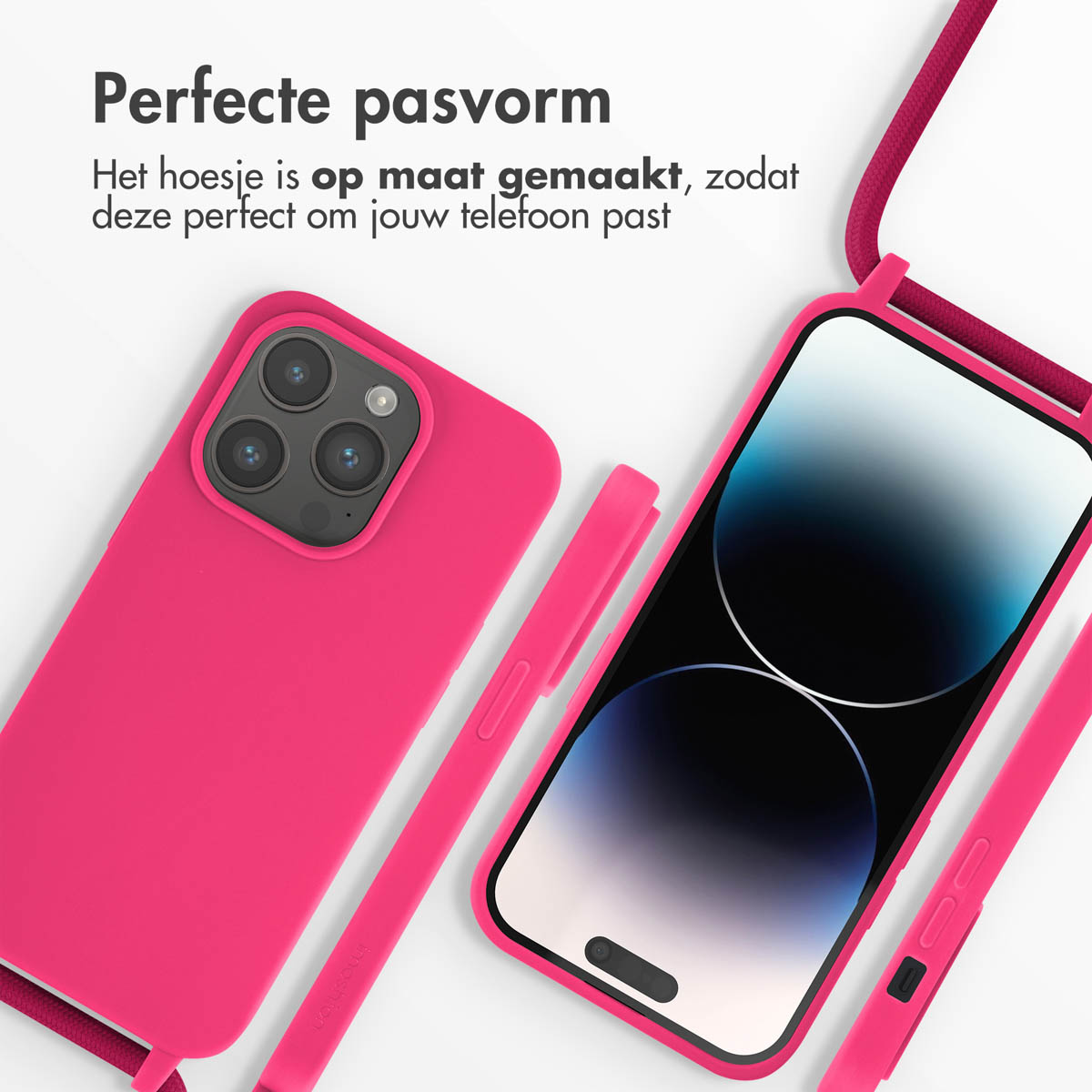 Een roze telefoonhoesje met een telefoon erin en een roze bandje. De achtergrond is wit.