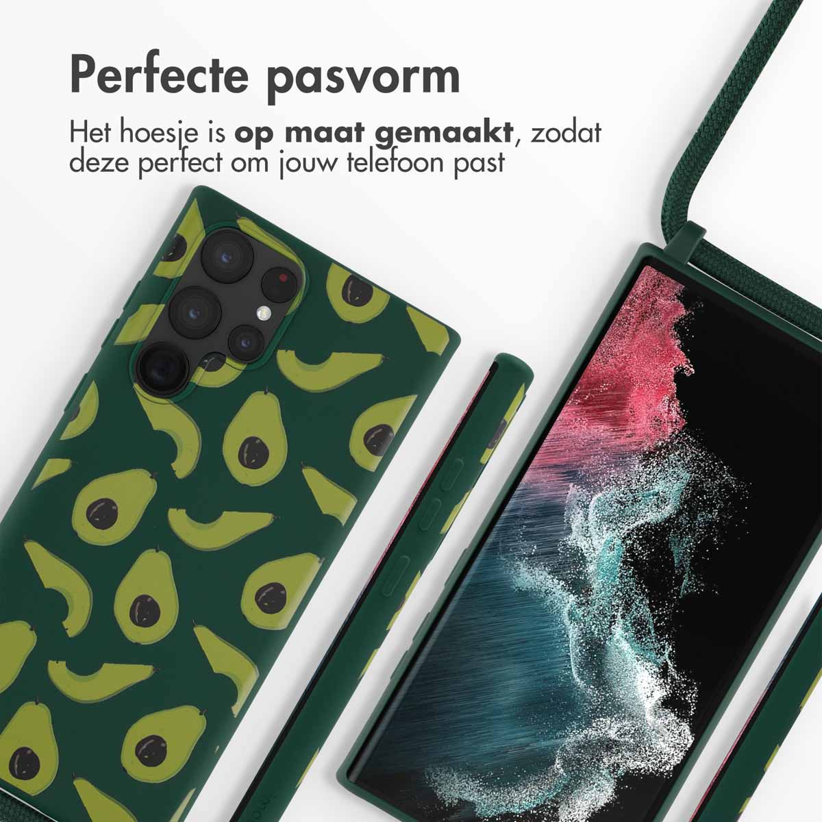 Twee telefoonhoesjes, groen met avocadopatroon, naast elkaar. Tekst: Perfecte pasvorm.