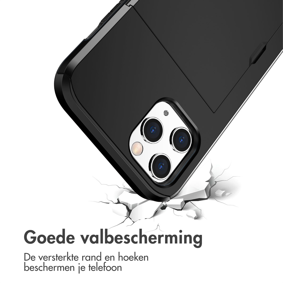 Coque de téléphone noire avec caméra, chute, fissures sur fond blanc.