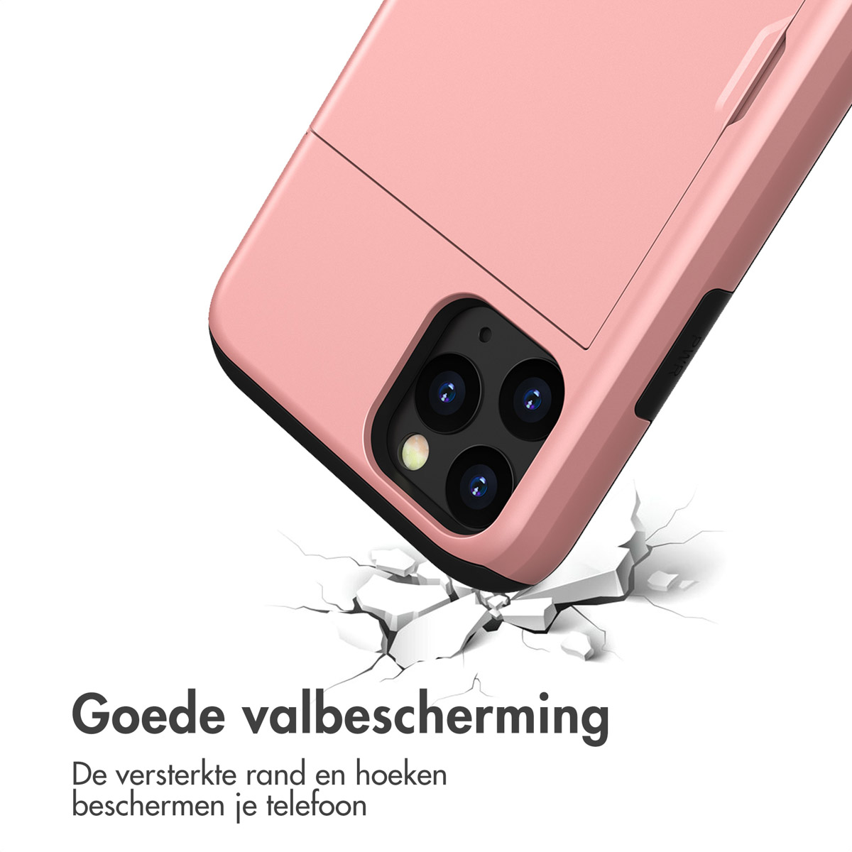 Close-up van roze telefoonhoesje op een gebarsten oppervlak. Tekst: Goede valbescherming. Versterkte randen en hoeken.