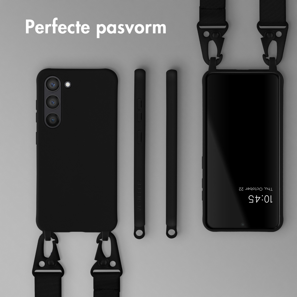 Zwarte telefoonhoes met riem, meerdere weergaven. Telefoon staat rechts, toont de tijd. Achtergrond is grijs.
