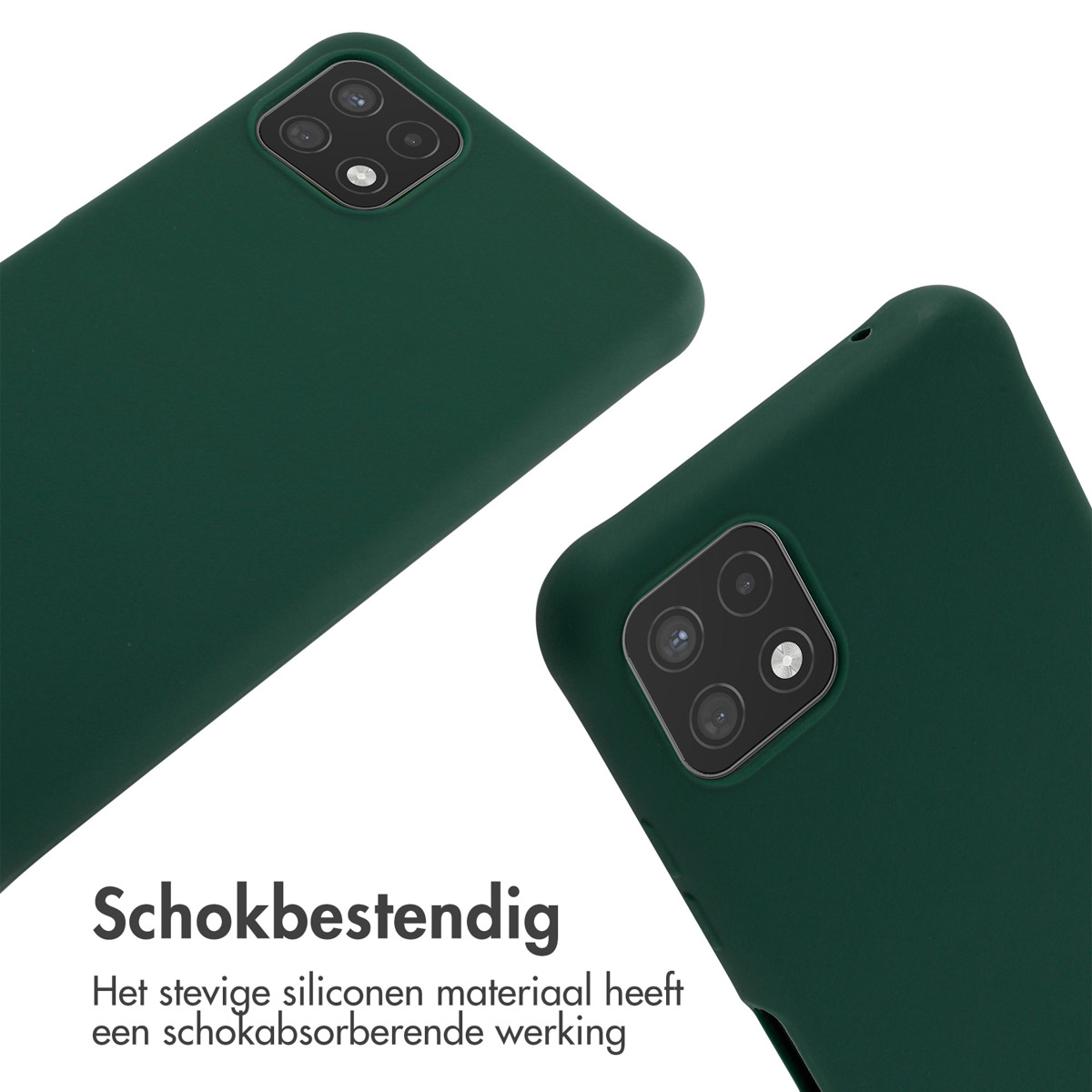 Twee donkergroene telefoonhoesjes. De hoesjes zijn glad en hebben twee cameralenzen.