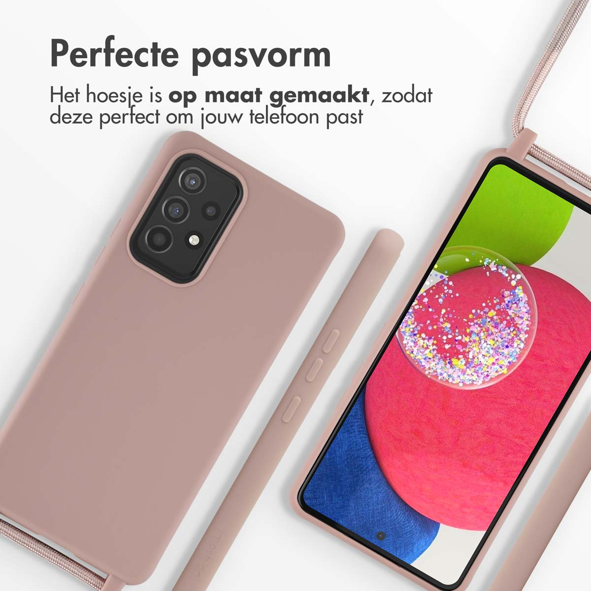 Deux coques de téléphone avec un cordon. L'une est marron clair, l'autre montre l'écran du téléphone avec des paillettes.
