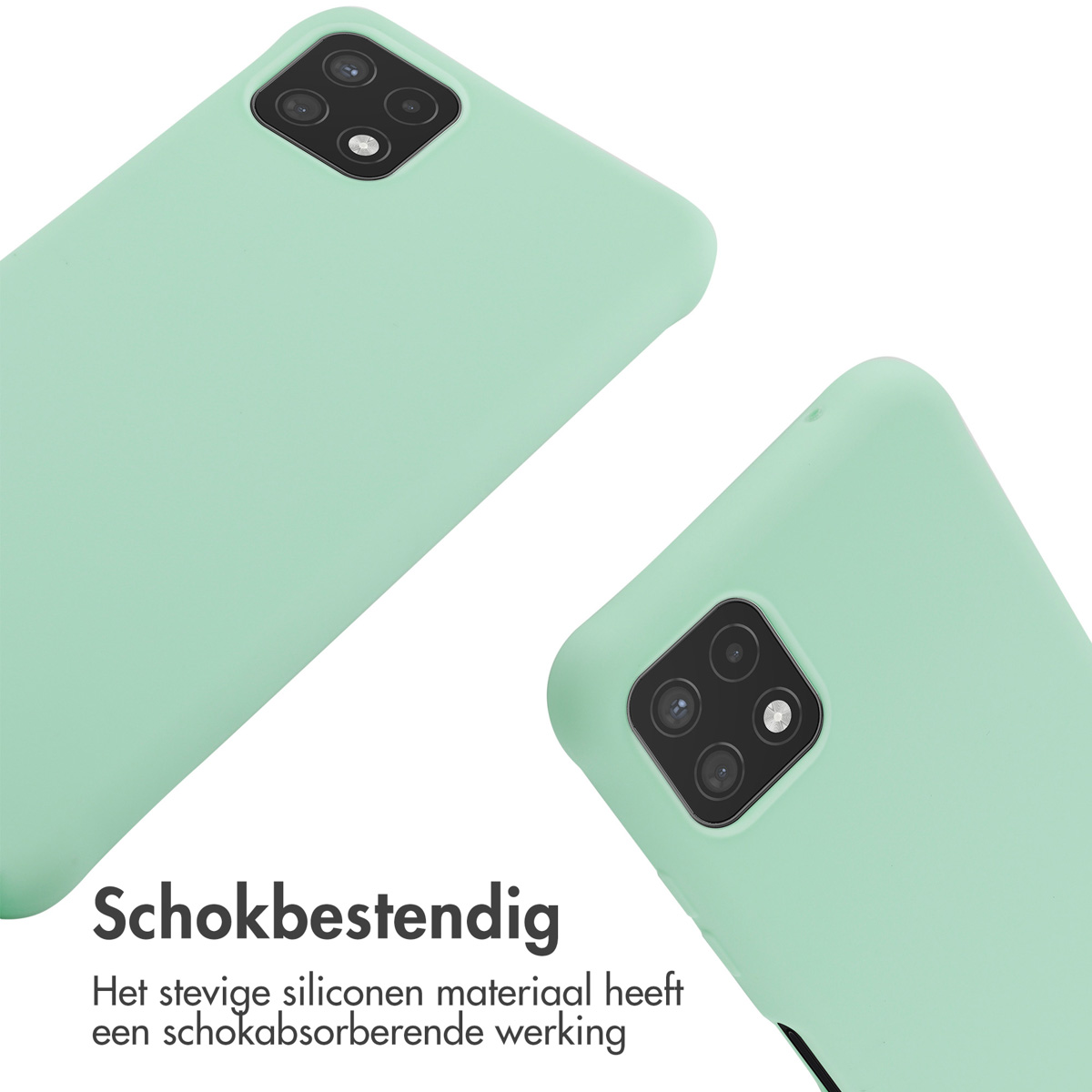Twee mintgroene telefoonhoesjes met camera's. Witte achtergrond.