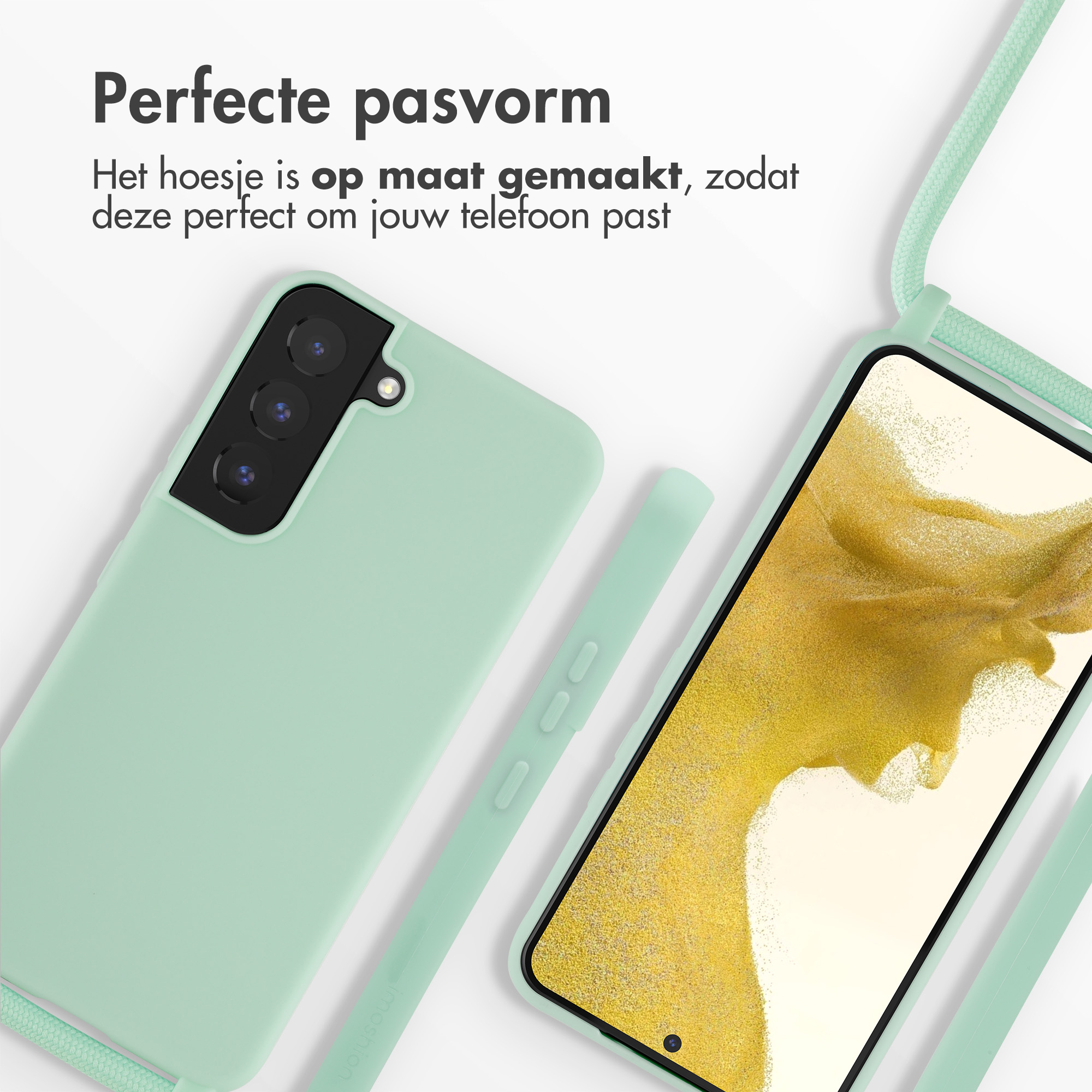 Een mintgroene telefoonhoes en twee andere hoesjes zijn zichtbaar. De telefoon toont de tijd. Een groen touw is ook aanwezig.
