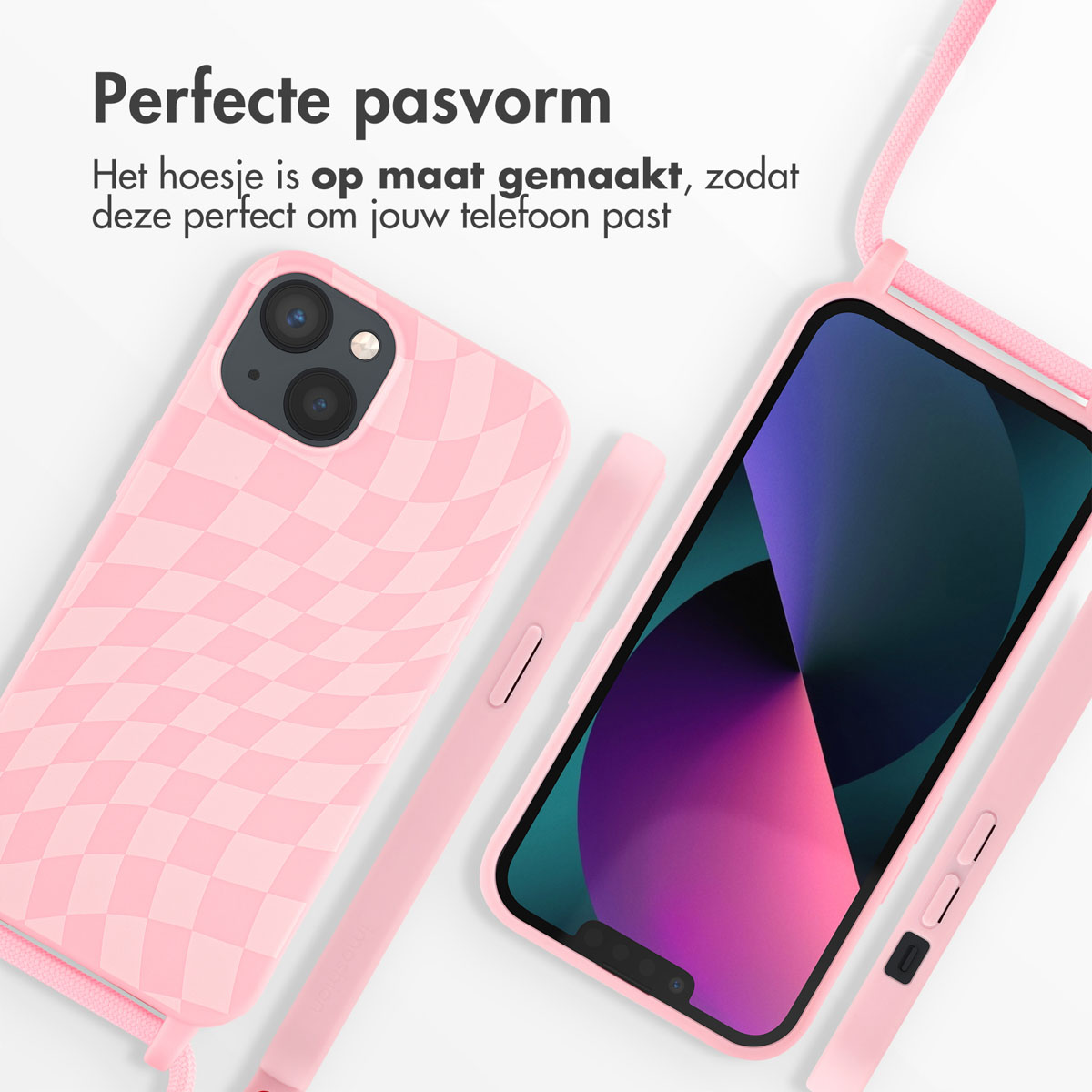 Roze telefoonhoes met telefoon en bandje. Telefoon heeft een rasterpatroon. Witte achtergrond.