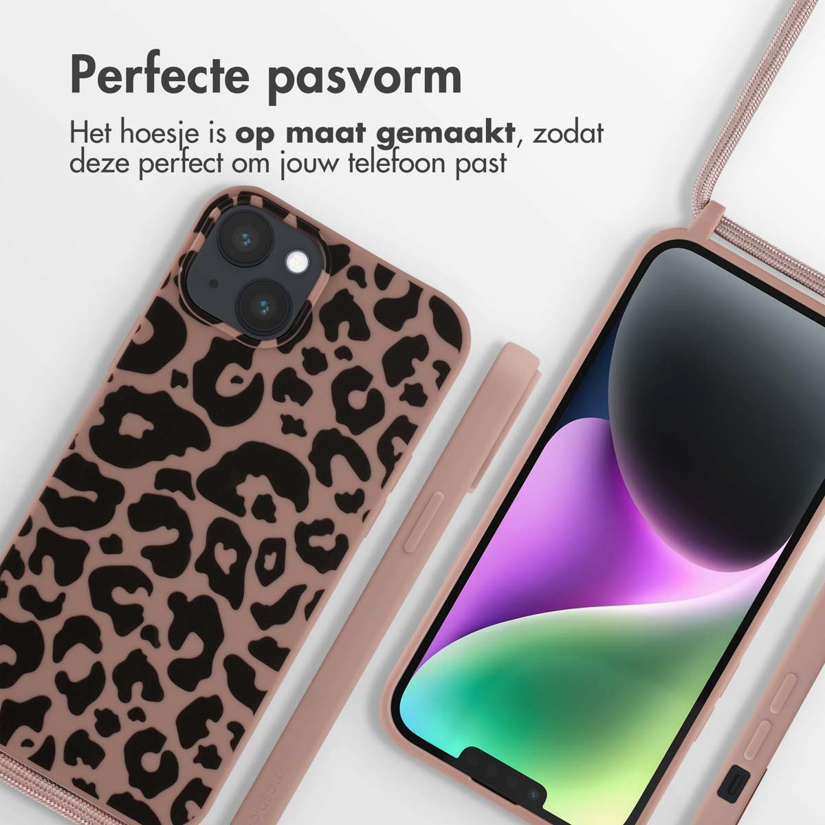 Teléfono en funda marrón con estampado de leopardo, junto a funda vacía, correa, fondo blanco.