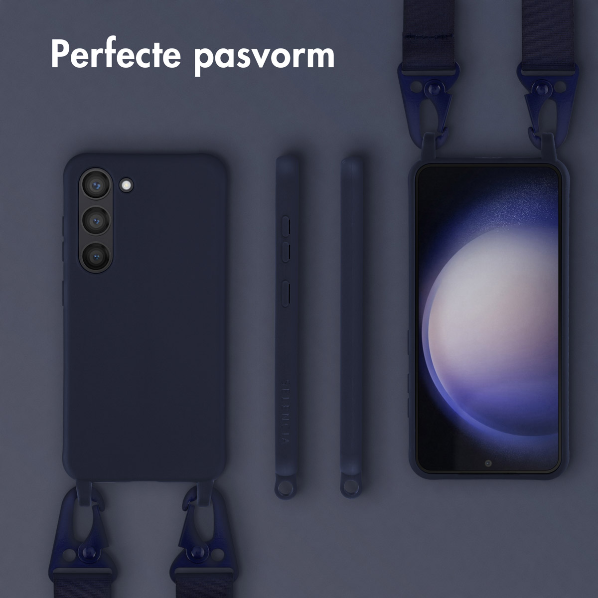 Coque de téléphone bleu foncé avec sangle et téléphone. Ensemble d'accessoires, sur fond sombre.