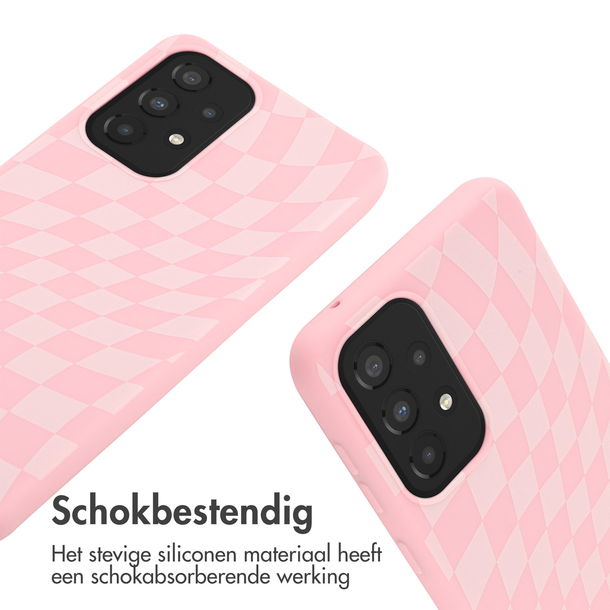 Deux coques de téléphone roses avec des motifs à carreaux. L'une est inclinée, montrant les caméras. L'autre est en arrière-plan.