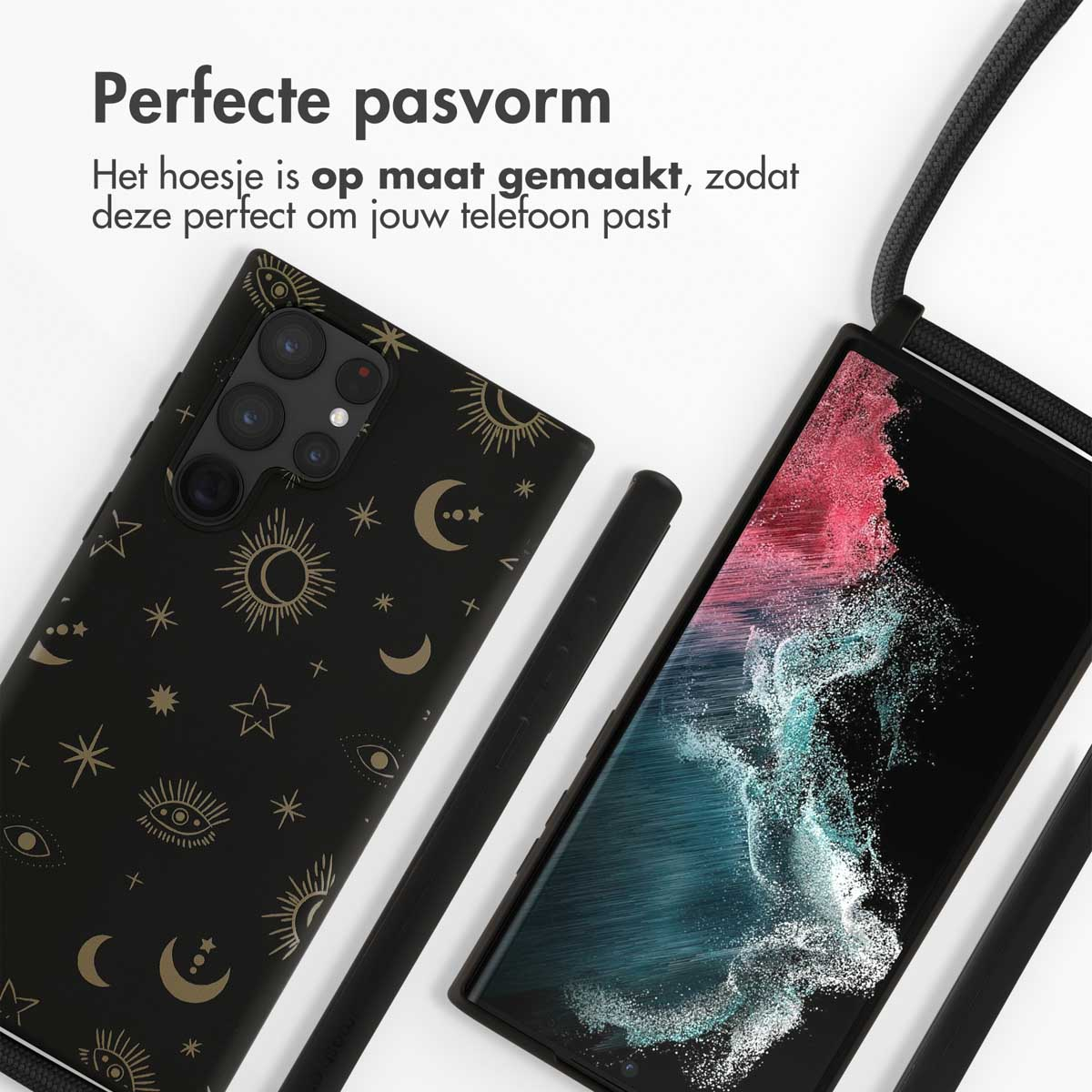 Zwarte telefoon en hoesje met gouden manen en sterren. De telefoon rechts heeft een zwart bandje.