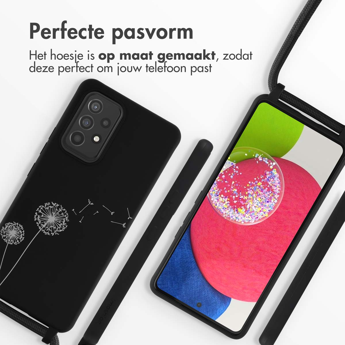 Coque noire avec motif pissenlit, téléphone avec écran et cordon noir. Texte : 'Ajustement parfait'.