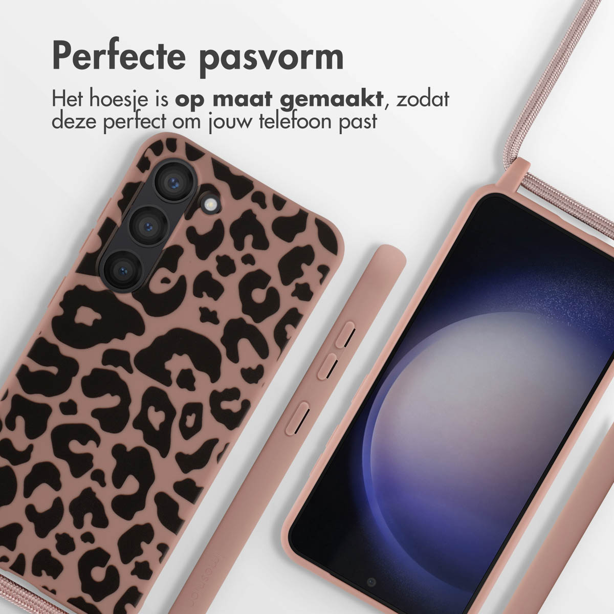 Telefoonhoesje met luipaardprint met telefoon, hoes en band. Set op een witte ondergrond.