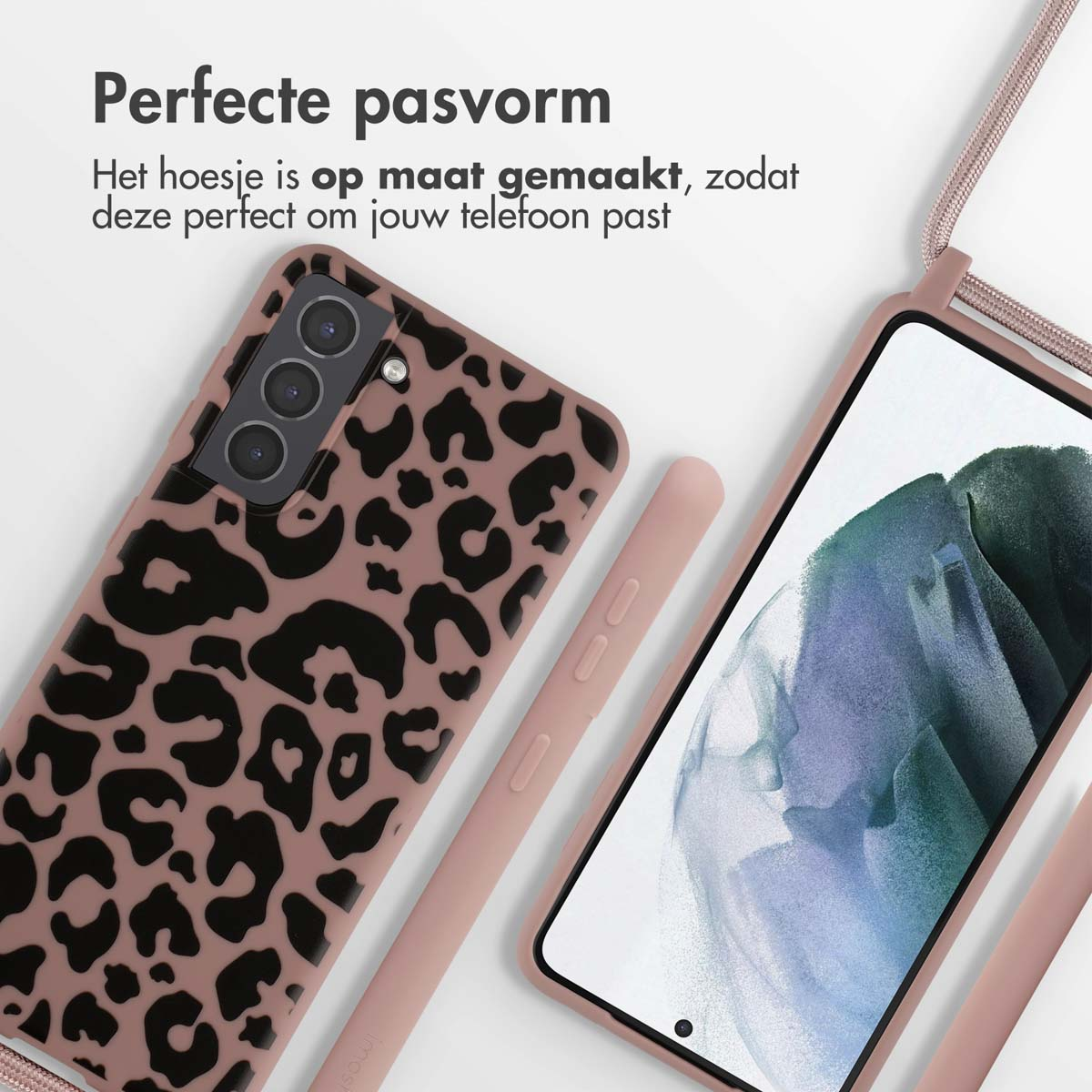 Twee telefoonhoesjes met een roze luipaardpatroon. Een roze stylus en tekst: Perfecte pasvorm.