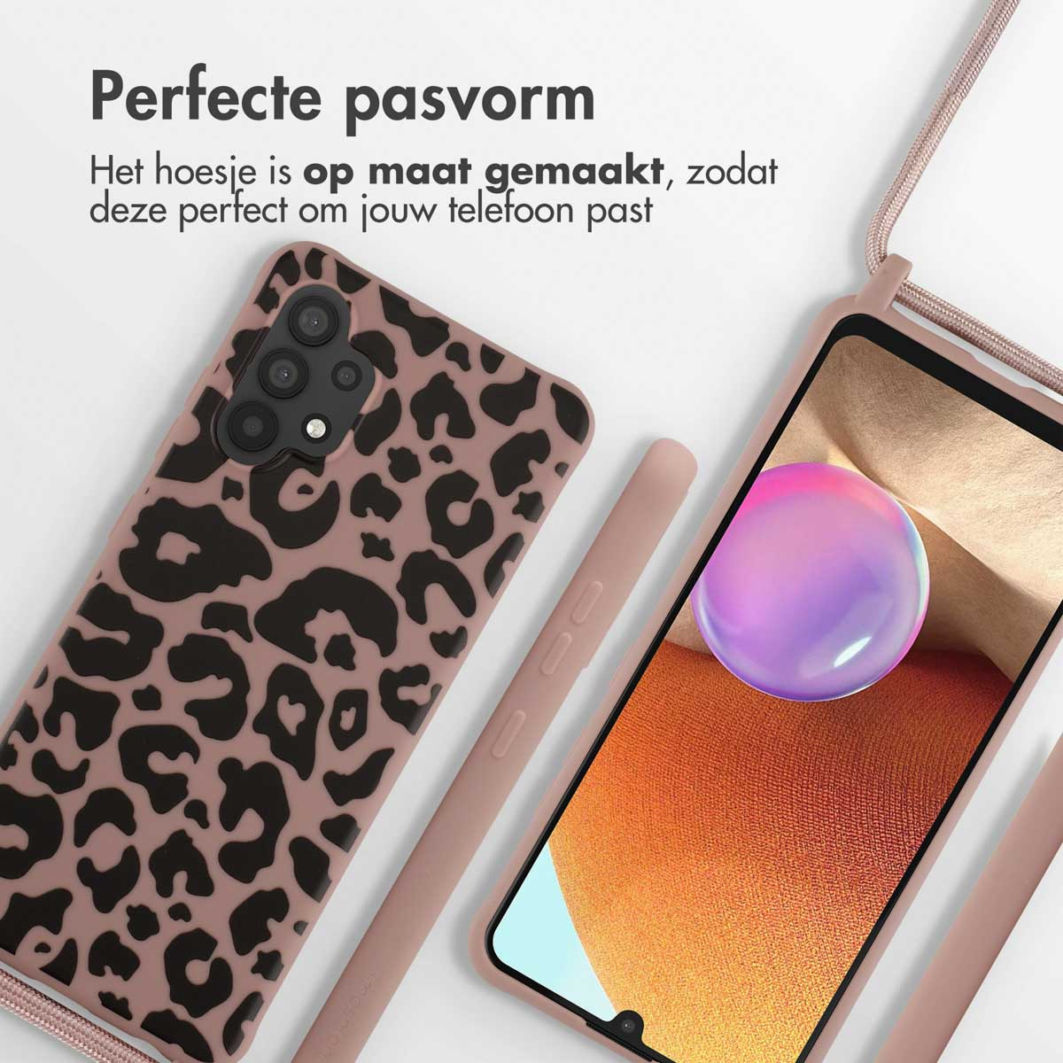 Telefoonhoesje met luipaardprint, naast een telefoon met roze hoesje en koord. Tekst 'Perfecte pasvorm'.