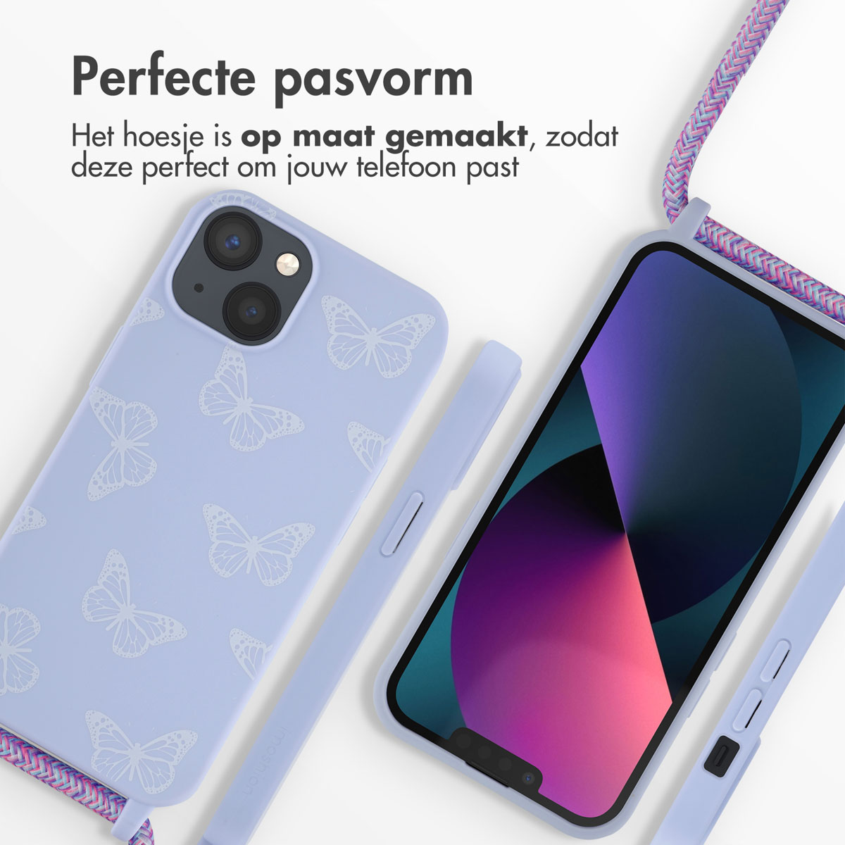 Een lichtblauw telefoonhoesje met vlinderontwerpen en een telefoon in een blauw hoesje met een koord.