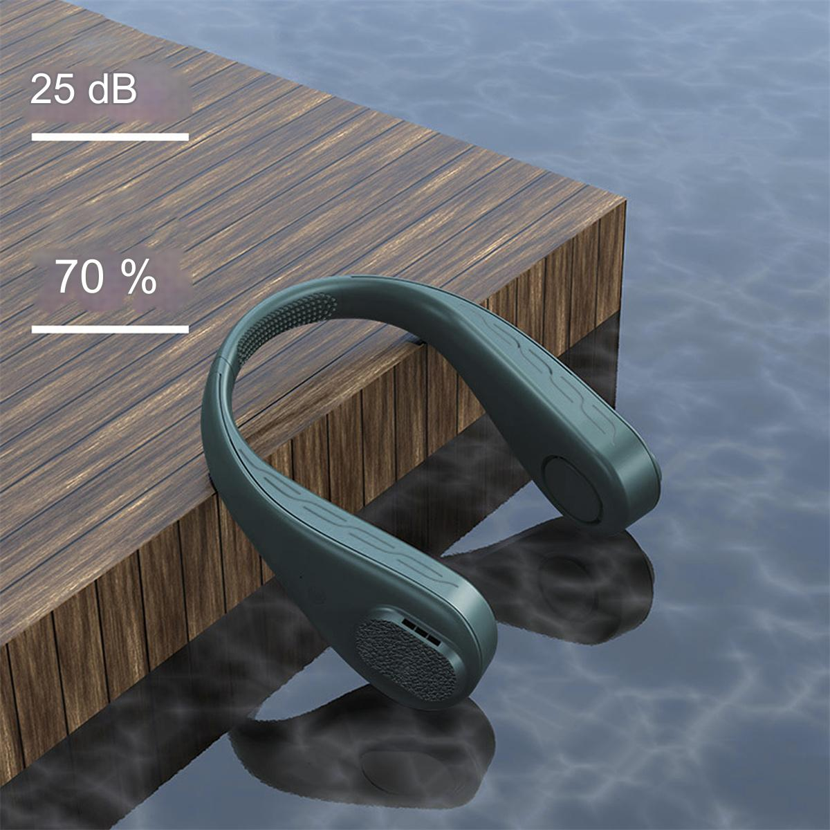 Nackenbandventilator auf Holzoberfläche über Wasser. Zeigt Schallpegel und Akkustand.