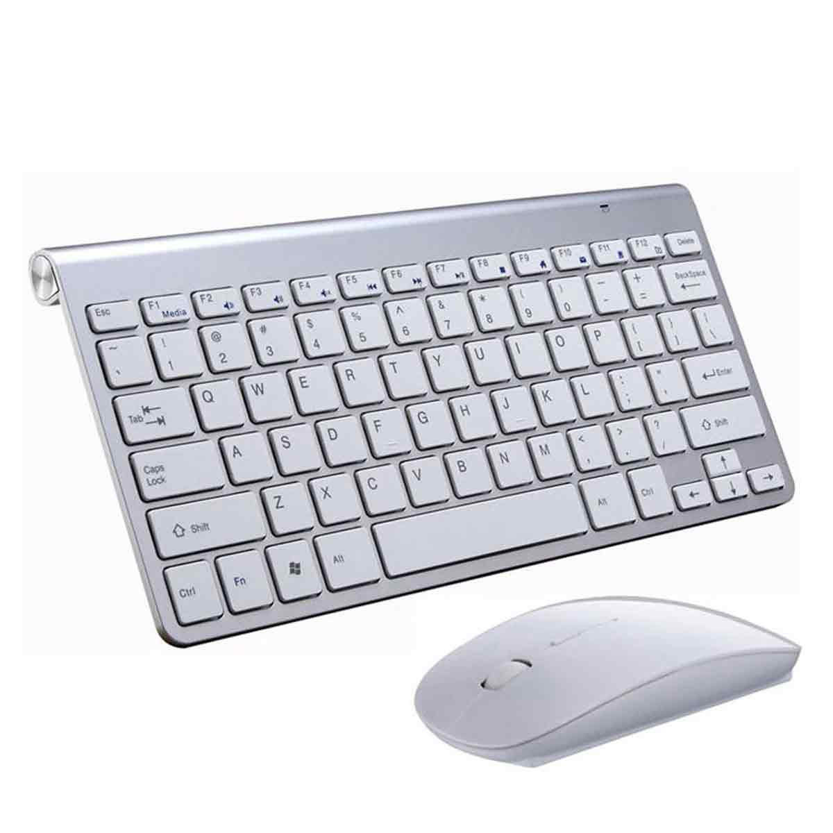 Silberne, kabellose Tastatur mit weißen Tasten und eine weiße Maus.