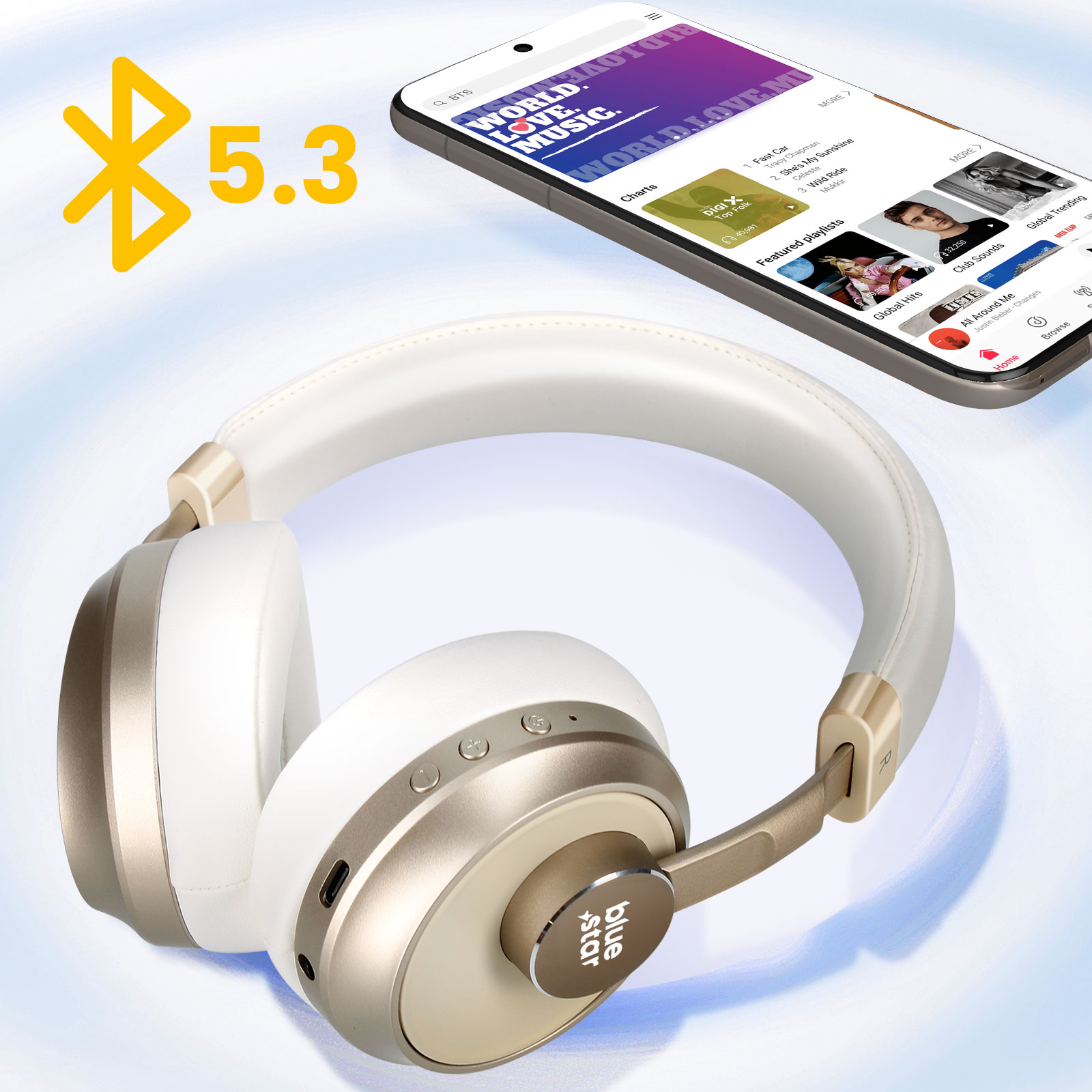 Cuffie bianche e dorate, un telefono che riproduce musica e un simbolo Bluetooth 5.3.