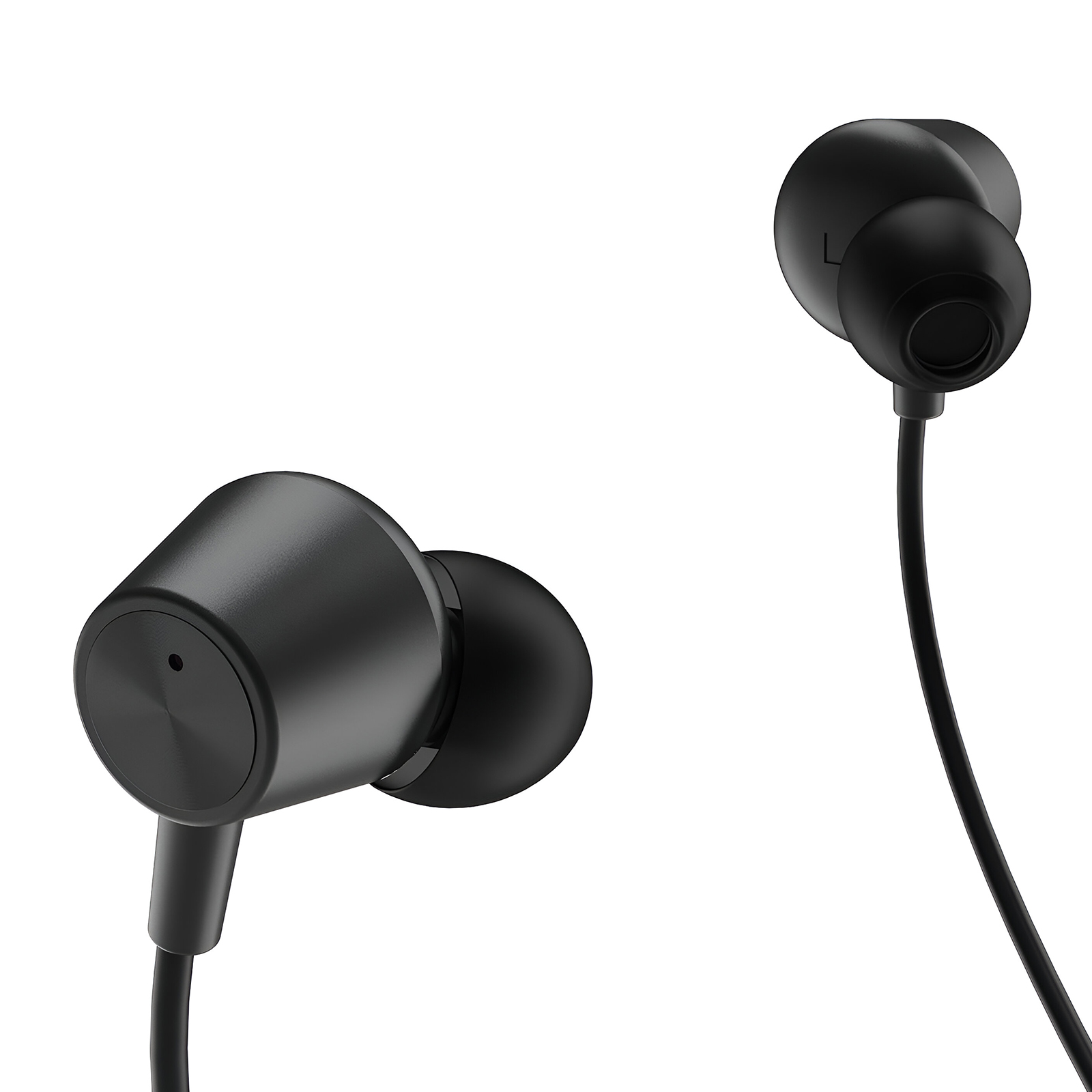 Primer plano de auriculares negros sobre fondo blanco.