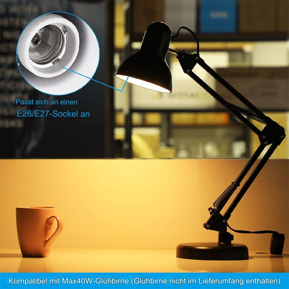 Eine schwarze Schreibtischlampe mit schwarzem Sockel und eine beige Tasse. Die Lampe ist eingestellt und an.