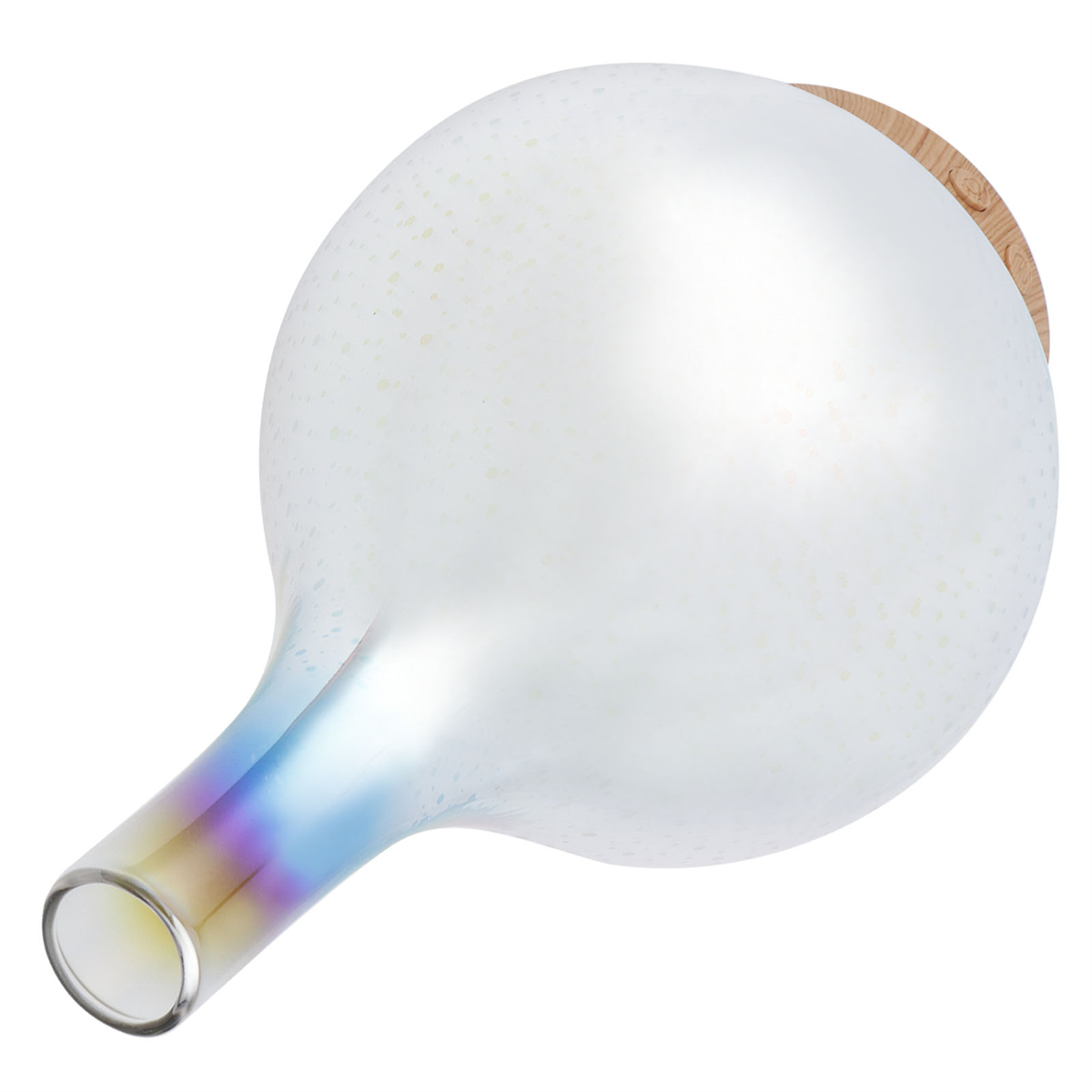 Eine transparente Glasflasche mit Holzdeckel. Sie hat einen irisierenden Hals.
