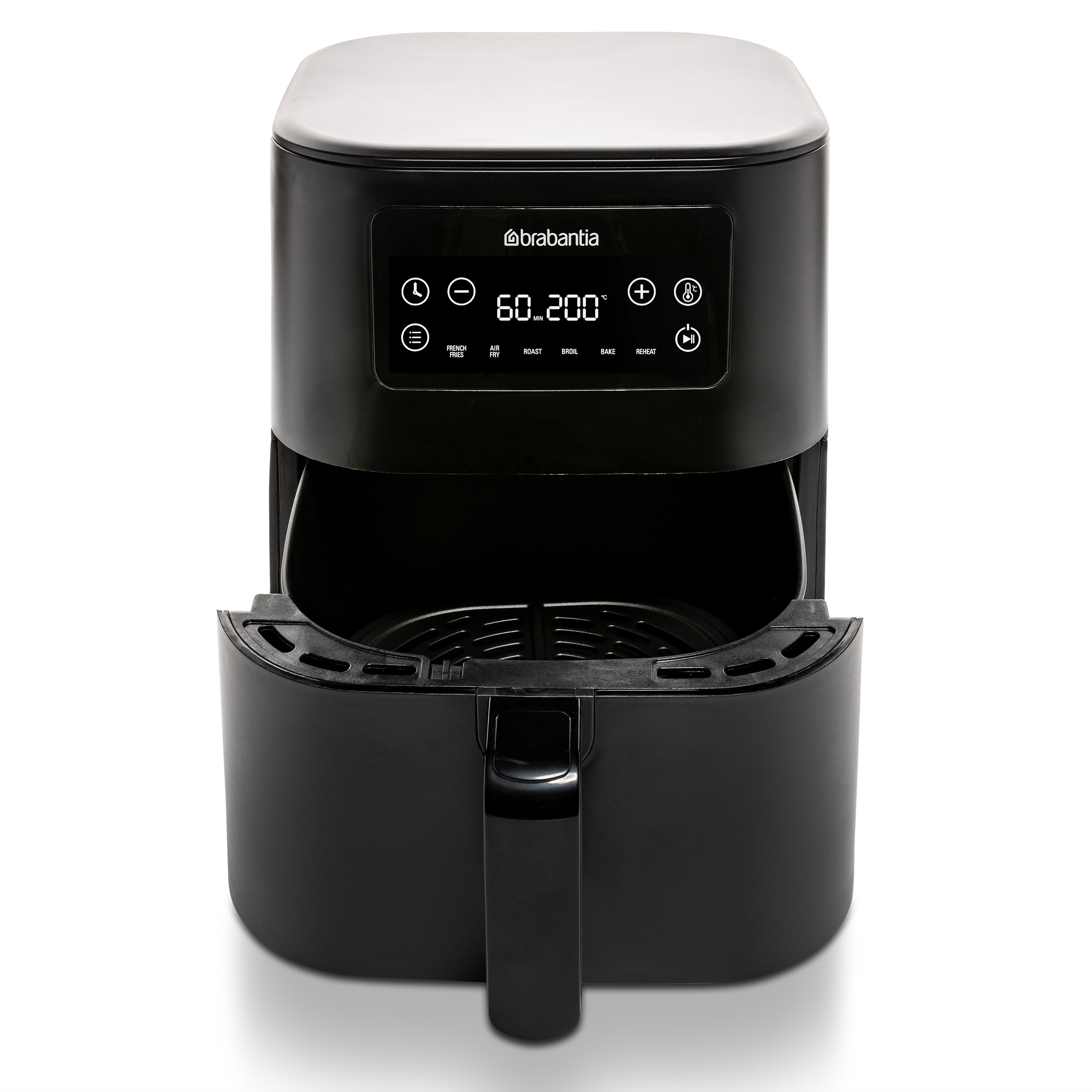 Zwarte airfryer met bedieningspaneel en open mand. De fryer staat op een wit oppervlak.