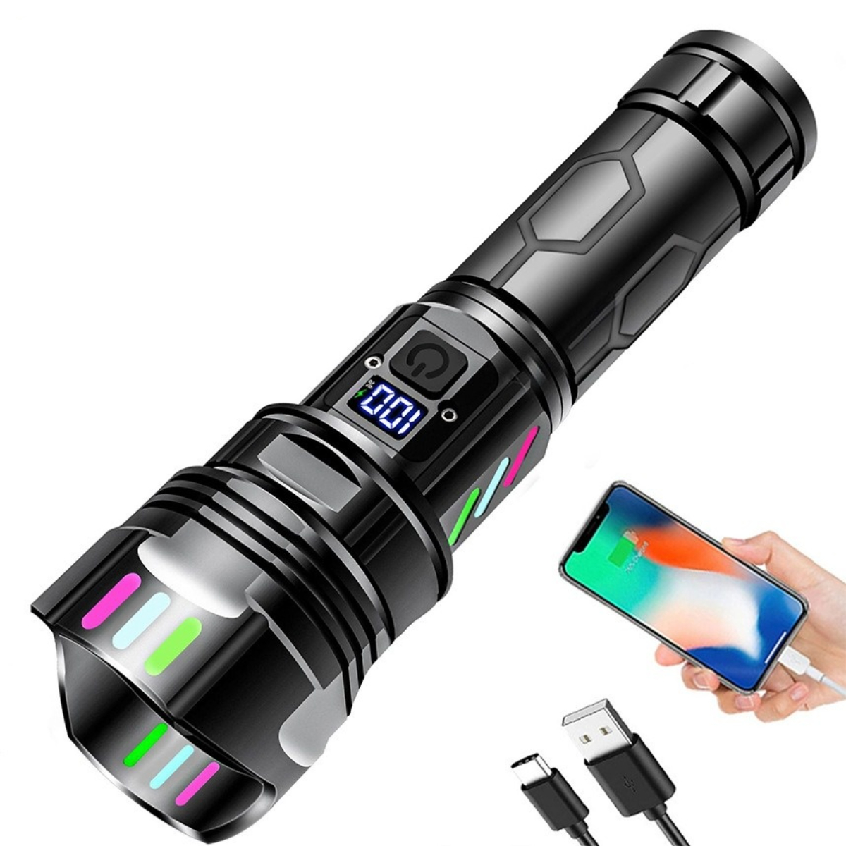 Schwarze Taschenlampe mit Ladeanschluss und Ladekabel. Ein Telefon, das von der Taschenlampe geladen wird.