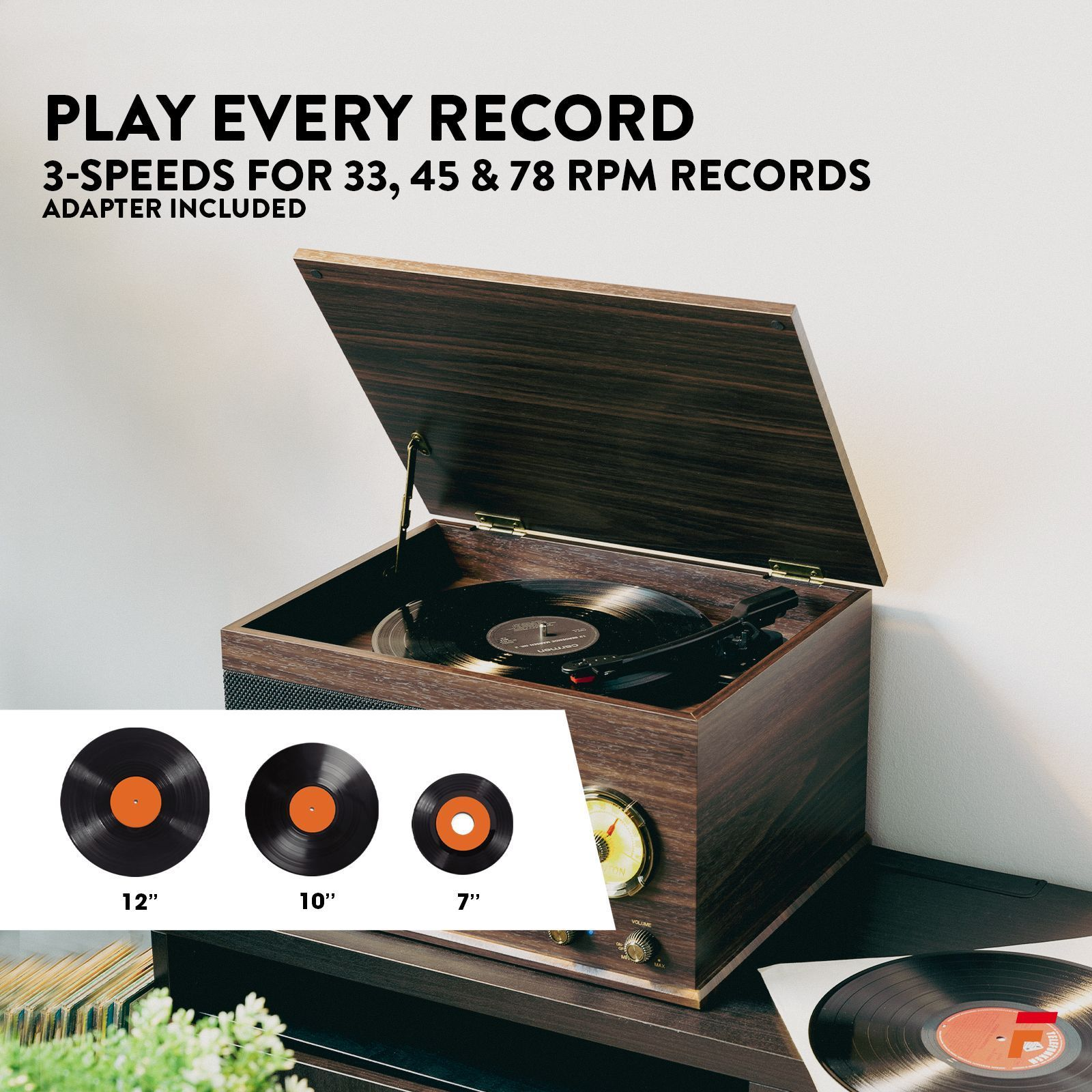 Tourne-disque en bois avec couvercle ouvert et trois disques vinyles de différentes tailles.