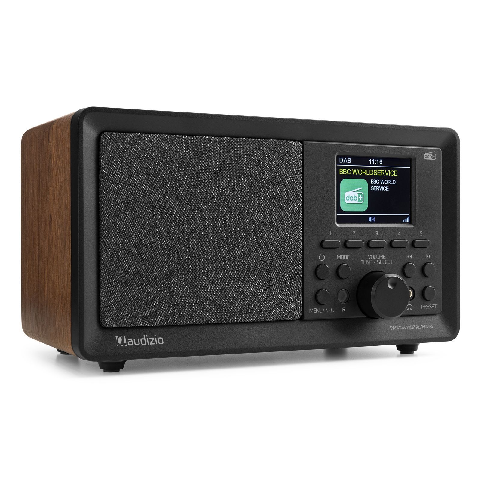 Una radio DAB negra y de madera con una pantalla que muestra BBC World Service. Tiene botones y un dial.