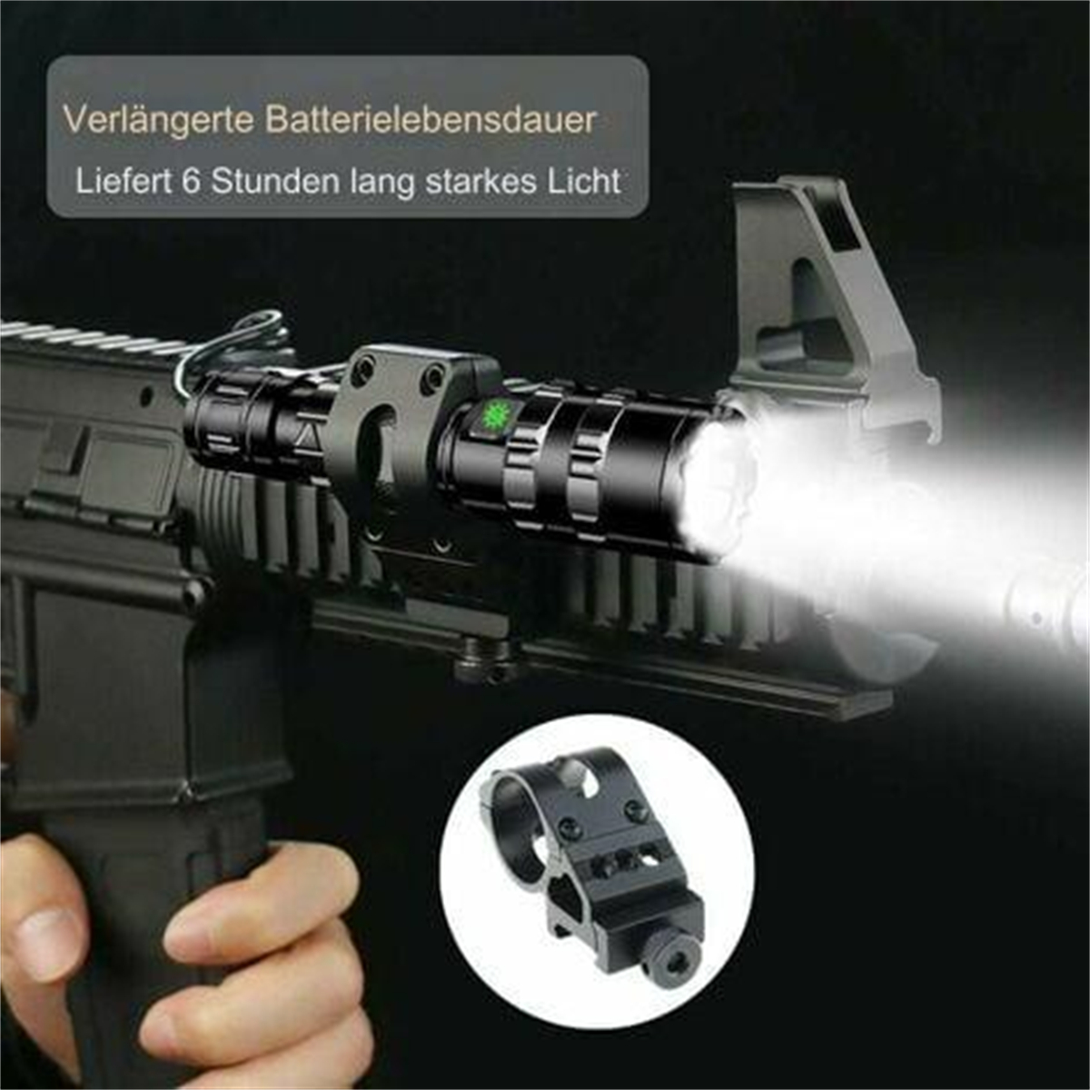 Eine Taschenlampe auf einer Waffe, Text hebt die verlängerte Akkulaufzeit und starkes Licht hervor.