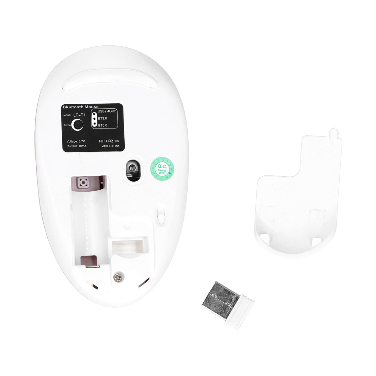 Weiße Bluetooth-Maus, mit geöffnetem Batteriefach und USB-Empfänger daneben.
