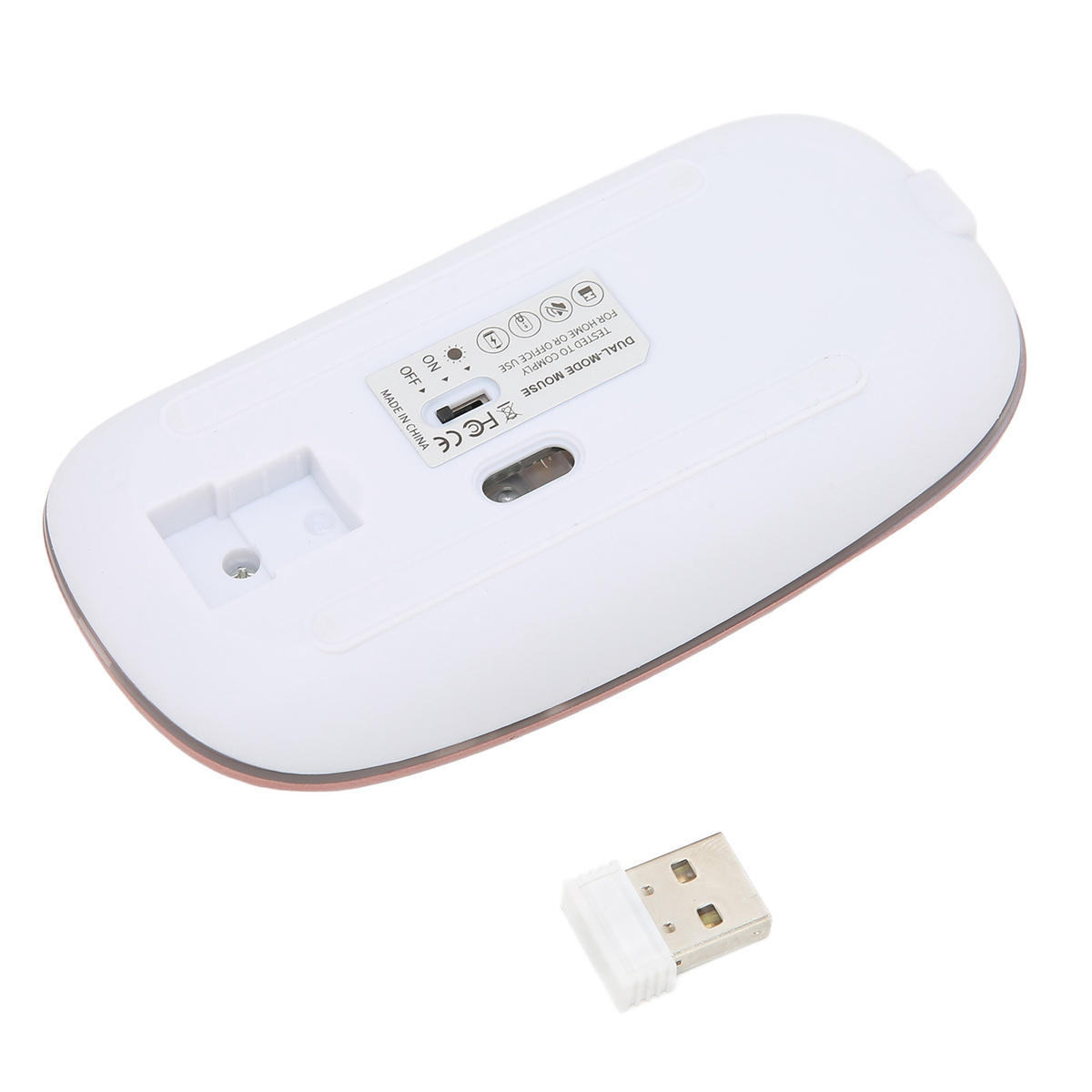 Weiße und pinke Computermaus. Die Unterseite zeigt den Ein-/Ausschalter und den USB-Empfänger.