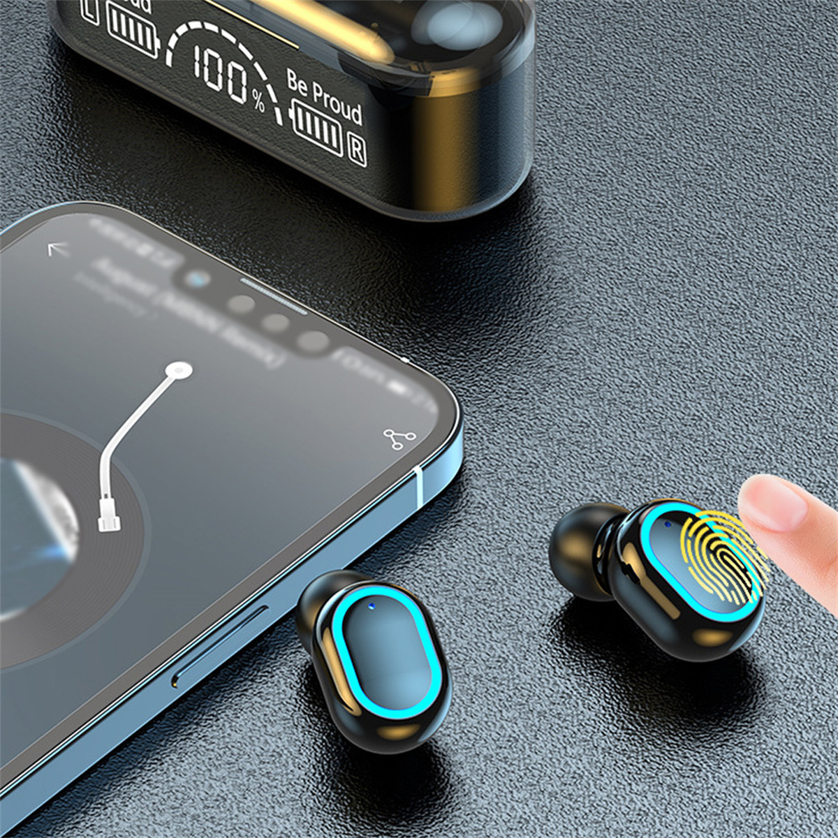 Kabellose Ohrhörer und ein Ladecase neben einem Telefon, das Musik abspielt.