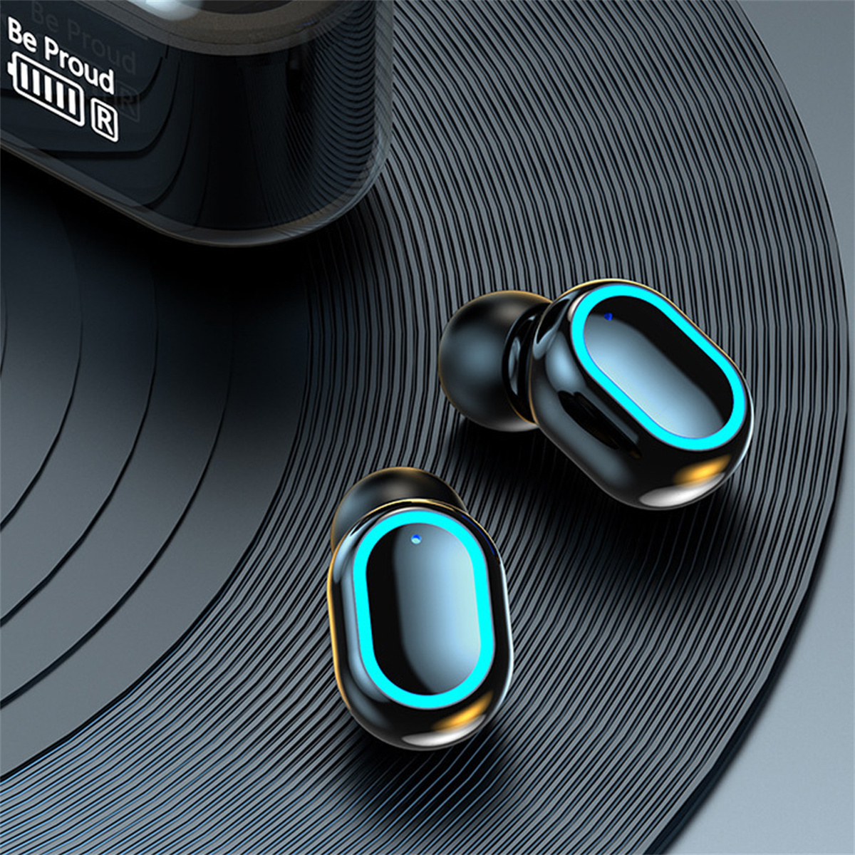 Zwei schwarze kabellose Ohrhörer mit blauen Lichtern, die auf einer Vinyl-Schallplatte liegen.
