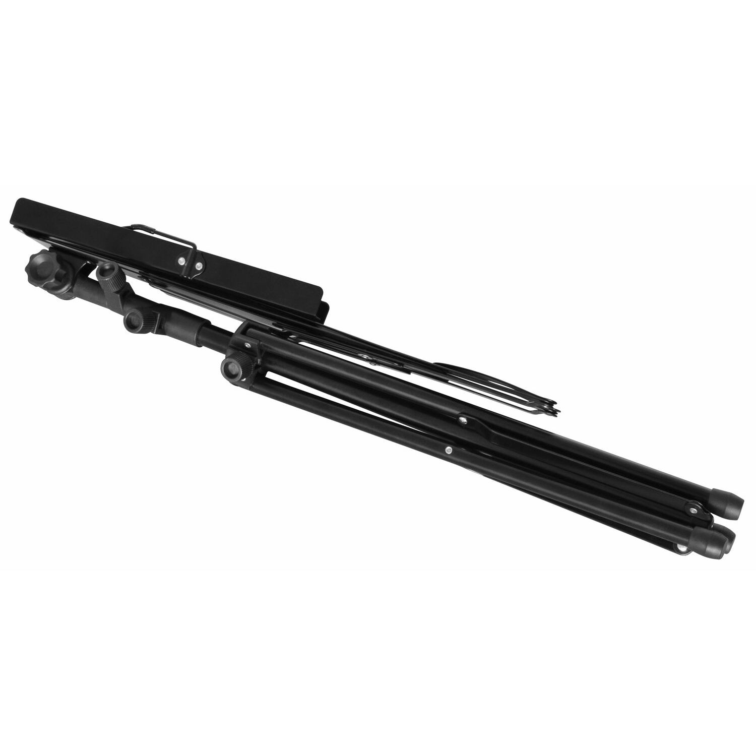 Un atril musical negro plegado, con una base de soporte y un soporte de metal negro.