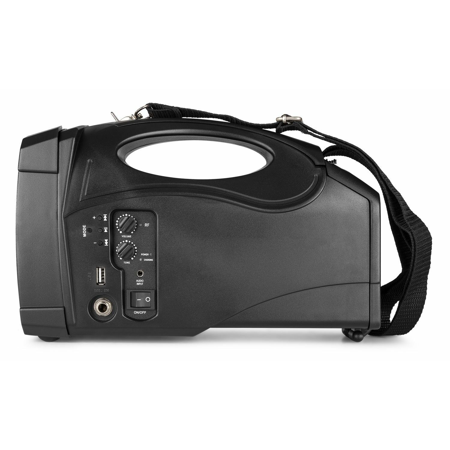 Altavoz portátil negro con asa y correa para el hombro. Cuenta con botones, perillas e interruptor de encendido.