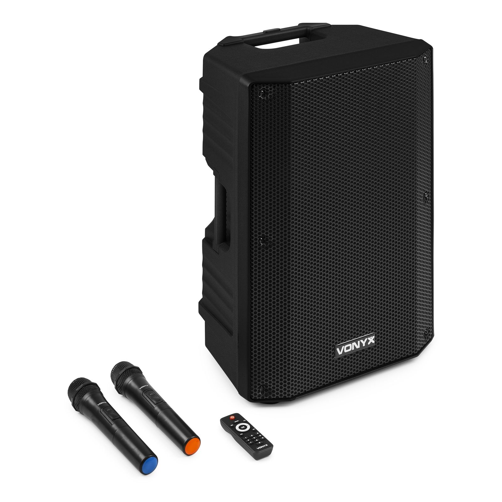 Altavoz negro con dos micrófonos y un mando a distancia. El altavoz tiene una rejilla frontal y un asa.