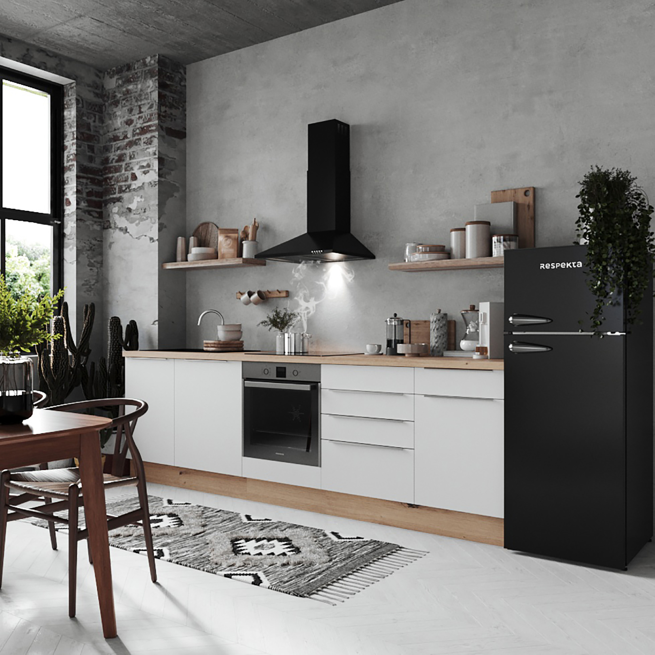 Moderne Küche mit weißen Schränken, schwarzem Kühlschrank und Holzplatte.