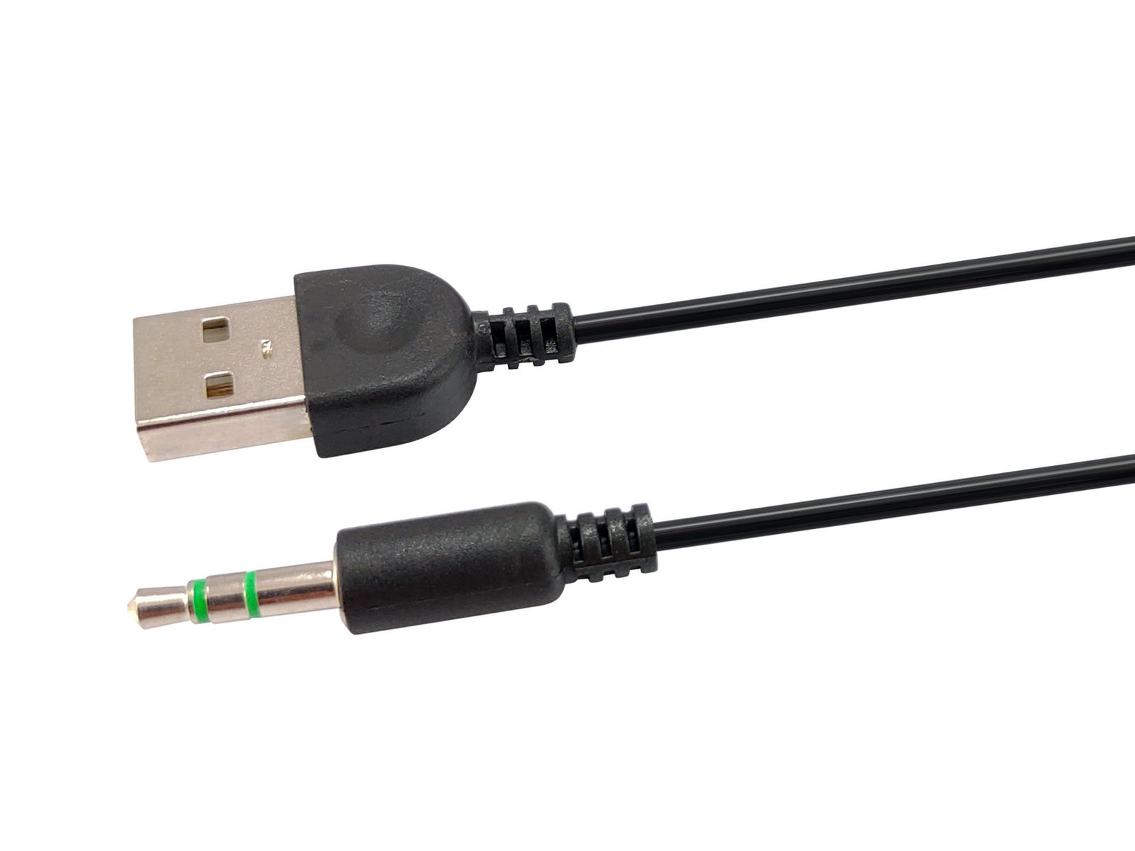 Cavo audio da USB a 3,5 mm nero, isolato su sfondo bianco.