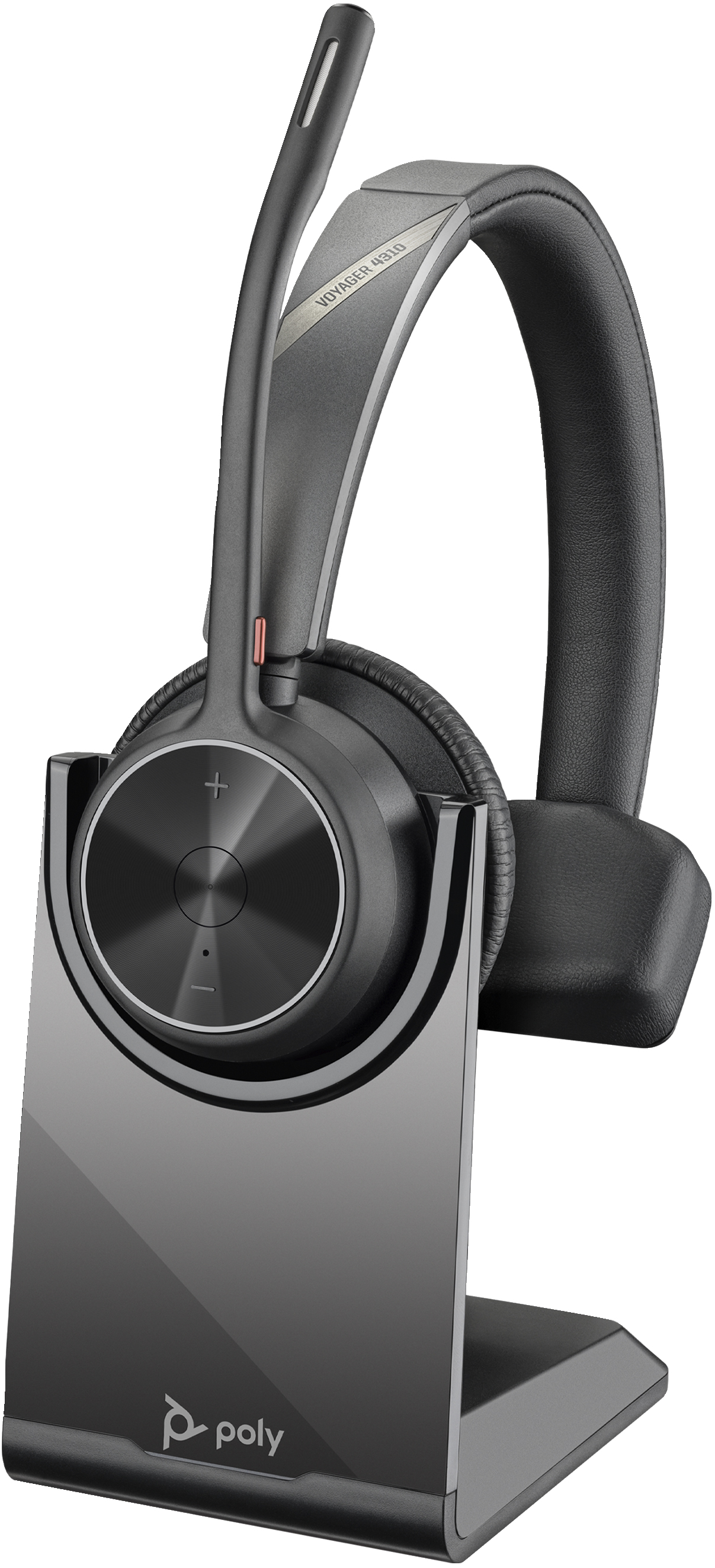 Un casque noir sur son socle de chargement. Le socle est sombre, le casque a un micro.