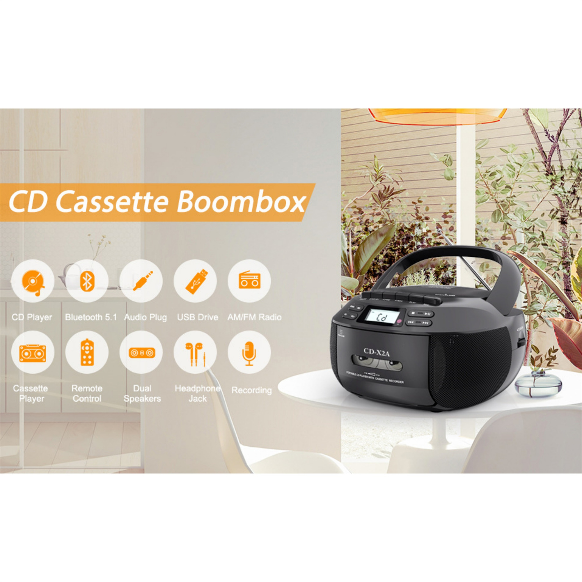 CD-Kassetten-Boombox auf einem weißen Tisch. Funktionen umfassen CD-Player, Bluetooth, USB.