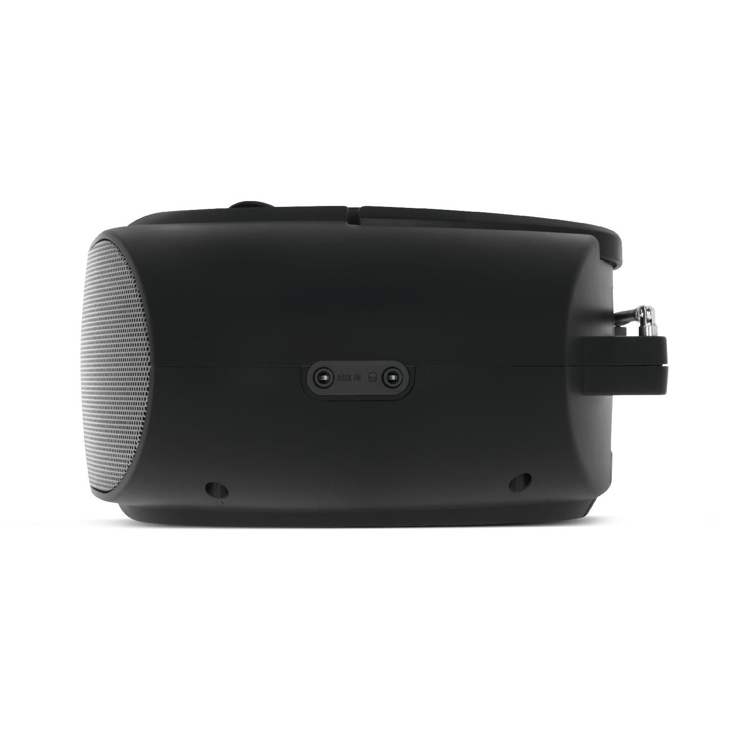 Czarny głośnik przenośny z siatką i wejściem AUX. Widok z boku. Mały rozmiar.