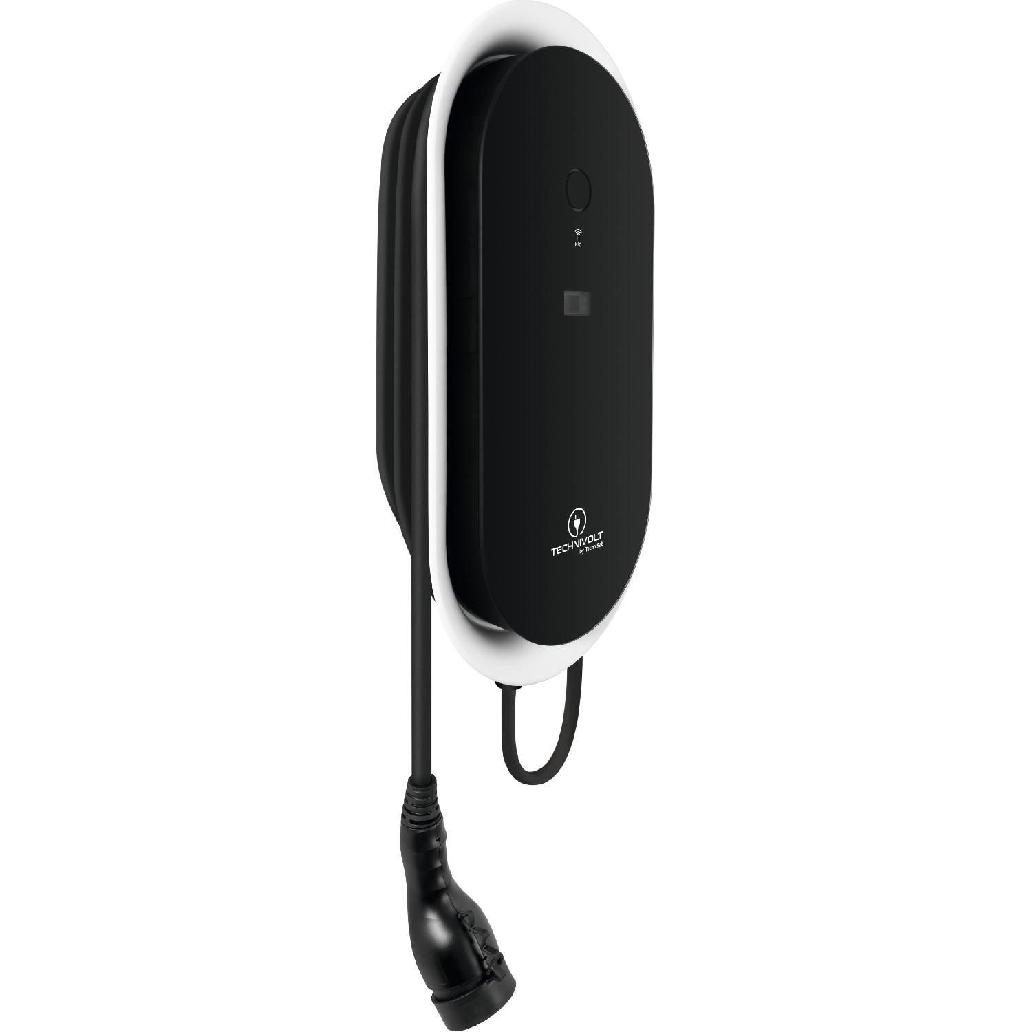 An der Wand montiertes Elektrofahrzeug-Ladegerät, schwarz-weißes Design, Kabel hängt herunter.