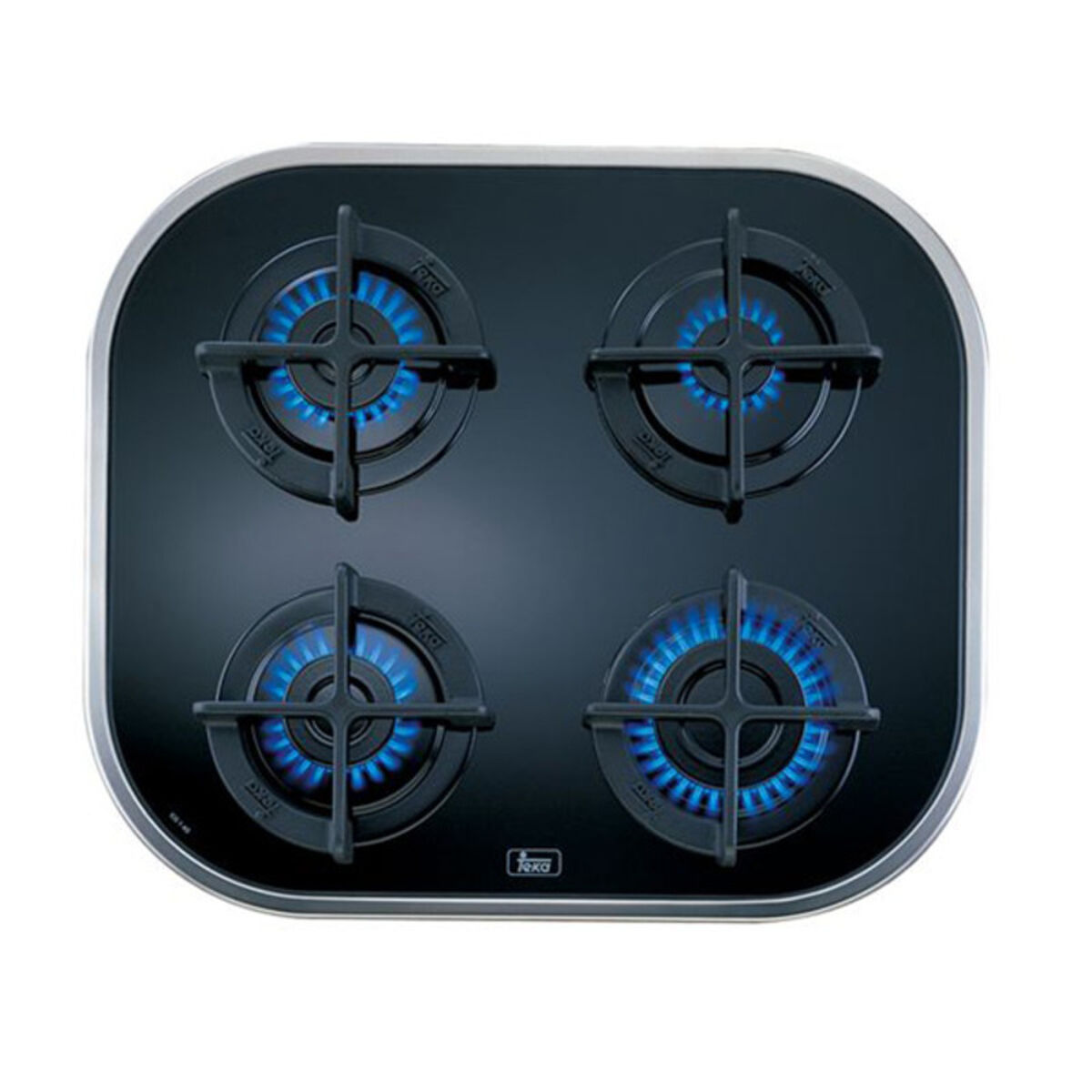 Vista superior de una cocina negra con cuatro quemadores y llamas azules. Borde de acero inoxidable.