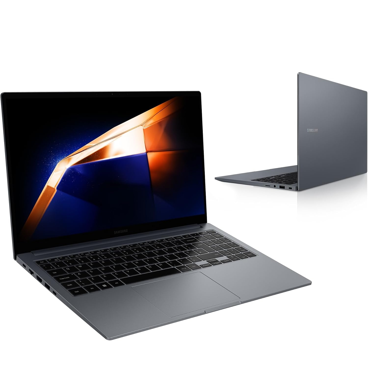 Laptop che mostra viste laterali e aperte. Ha un corpo argentato e uno schermo scuro.