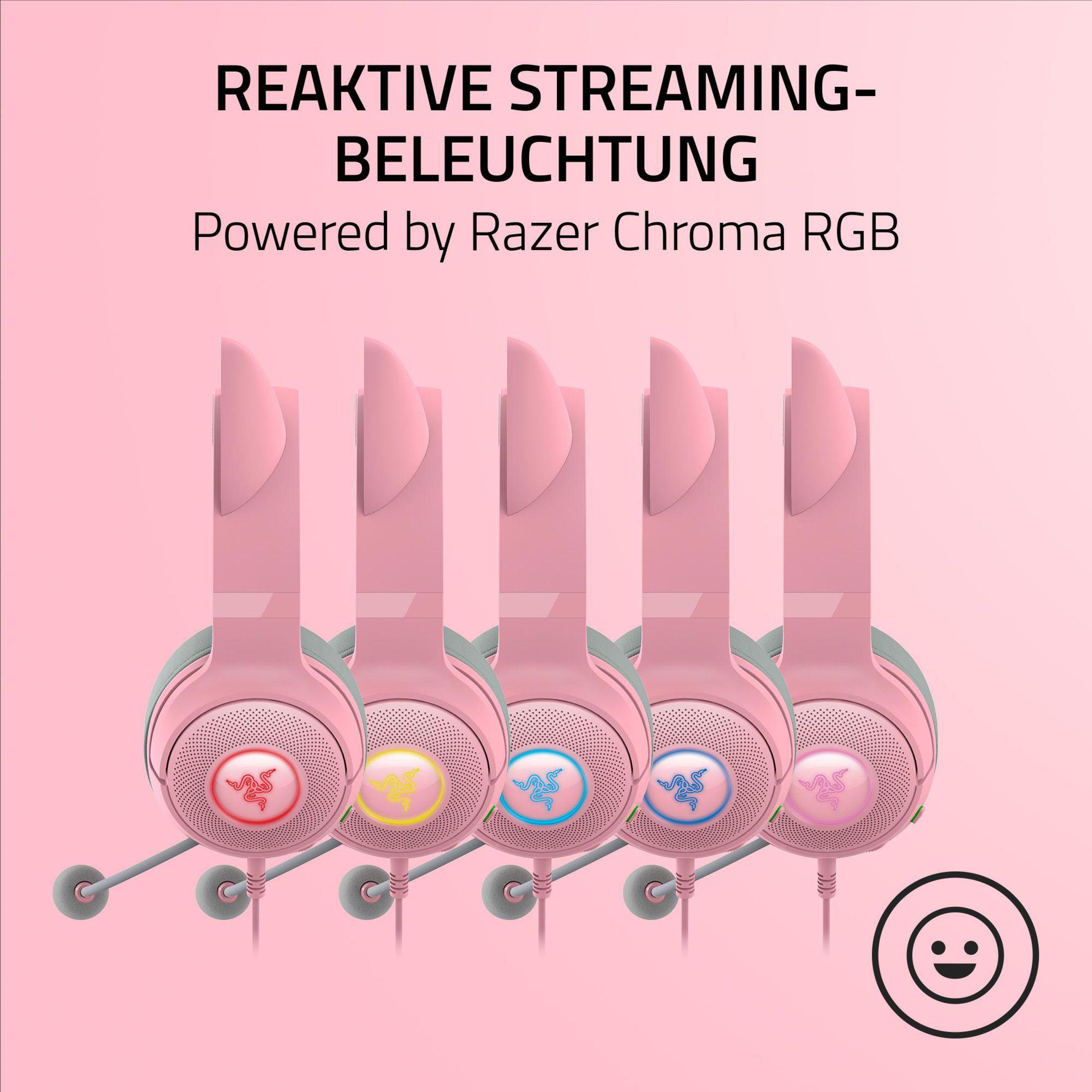 Różowe zestawy słuchawkowe dla graczy w rzędzie. Kolor świateł logo jest zmienny. Tekst: Razer Chroma RGB.