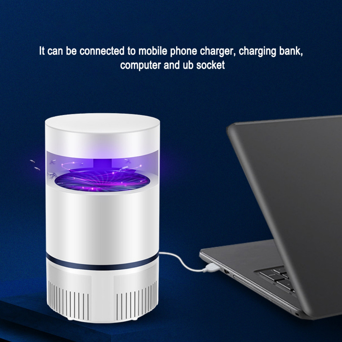 Weiße und blaue Mückenvernichter-Lampe, über USB-Kabel mit einem Laptop verbunden.