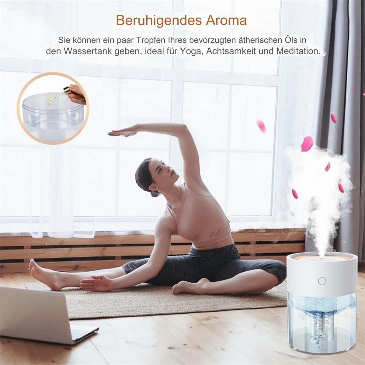 Eine Frau praktiziert Yoga in der Nähe eines Diffusors. Dampf und rosa Blütenblätter.