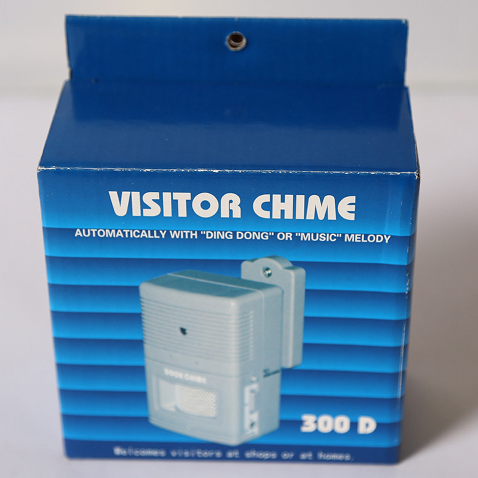 Blaue Box mit 'VISITOR CHIME'. Klingel und separater Lautsprecher sind sichtbar.