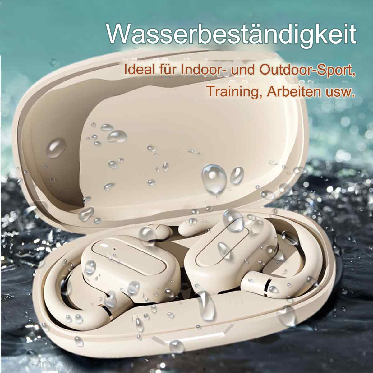 Ein Paar beige Ohrhörer in einem Ladecase. Das Case ist geöffnet, und Wassertropfen sind sichtbar.